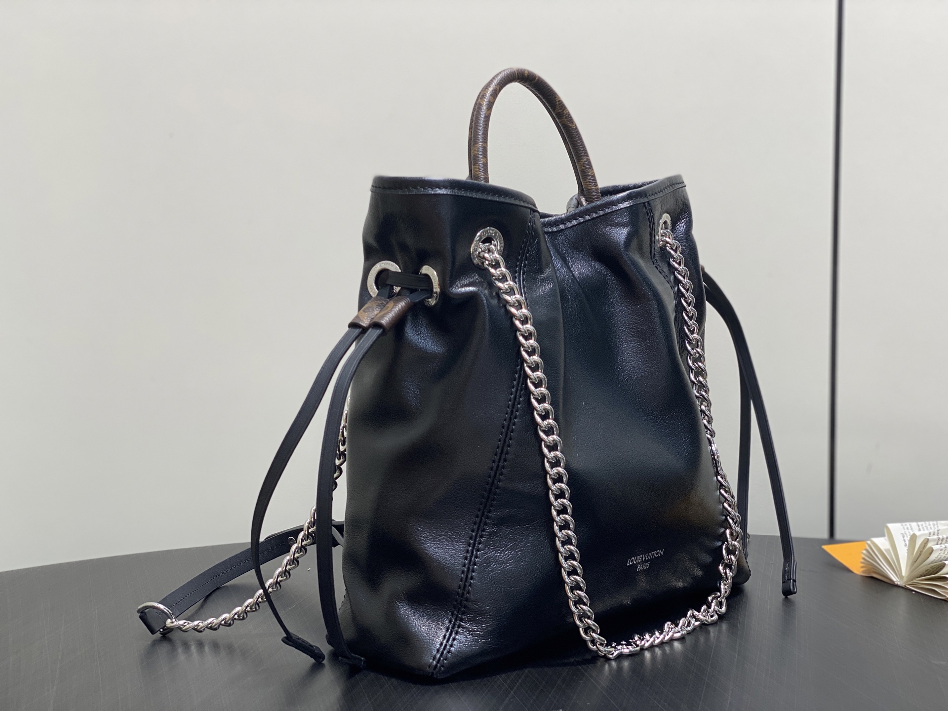 Lou*is Vuitton Off Duty Bag (25 x 10 x 24CM)