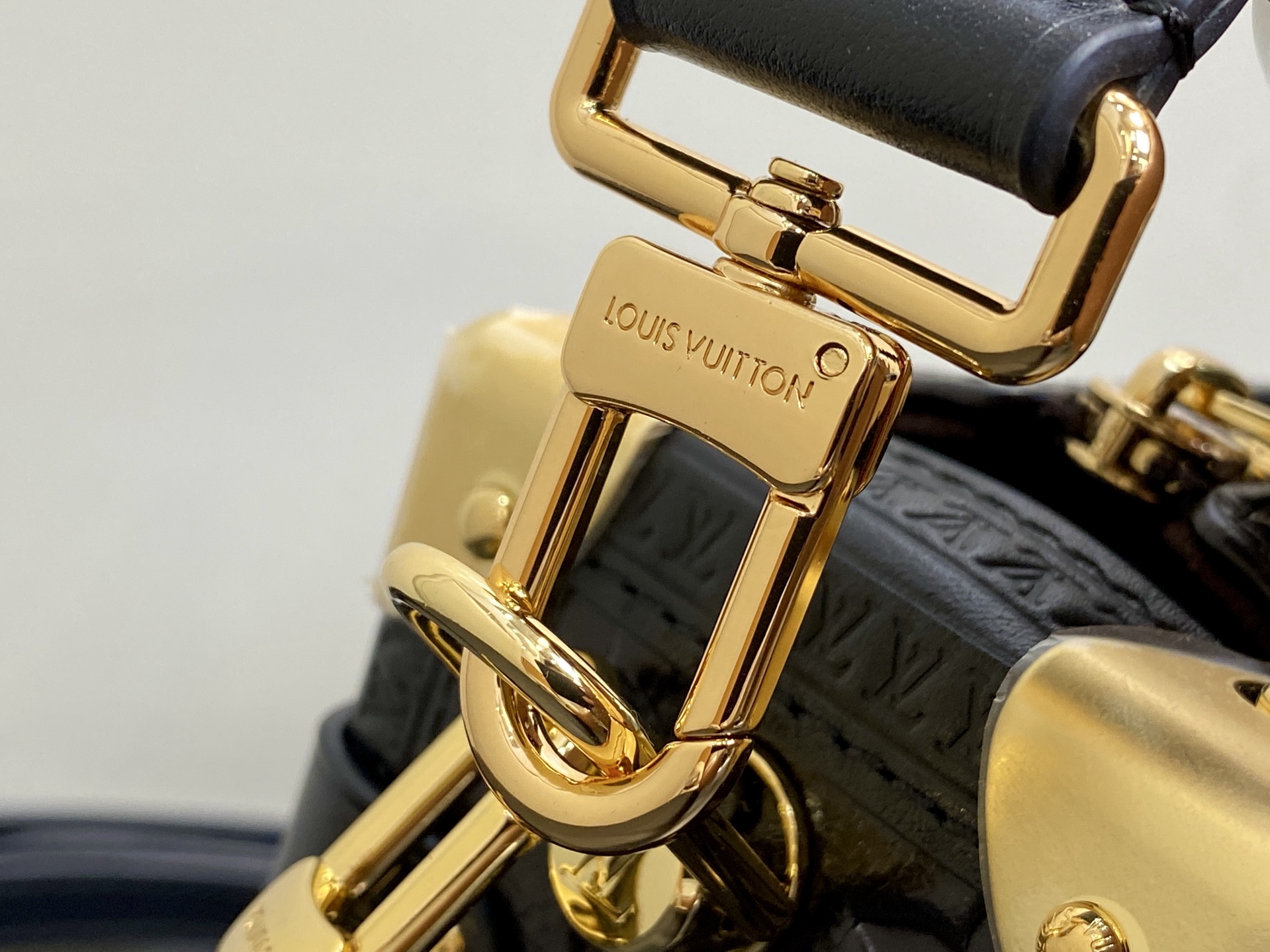 Lou*is Vuitton Side Trunk Bag (23.5 x 16.0 x 8.5CM)