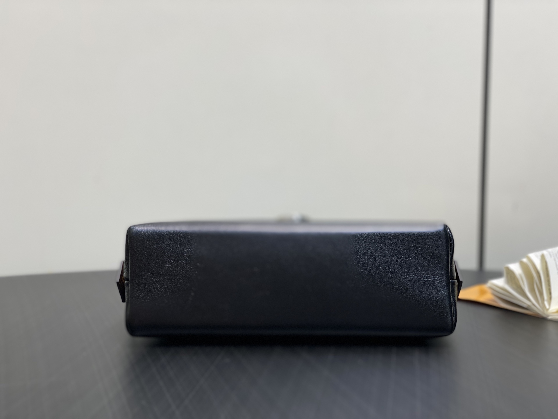 Louis Vu*itton Pochette Cosmétique Cosmetic Bag(19 x 12 x 6CM)