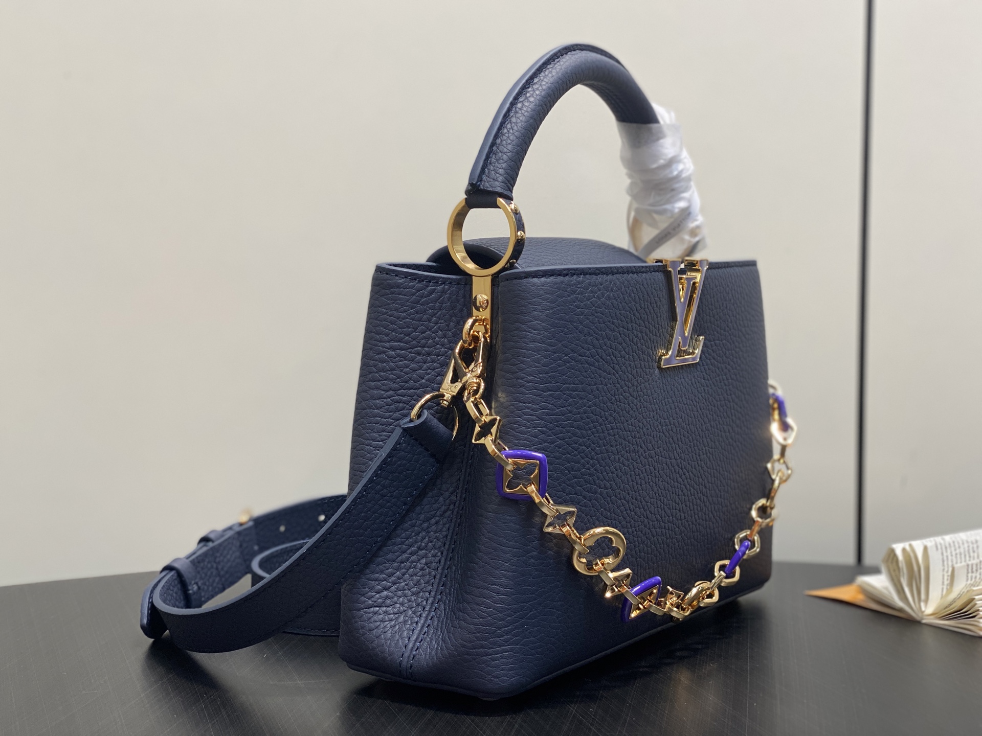 Lou*s Vuitton Capucines(27×18×9 CM)