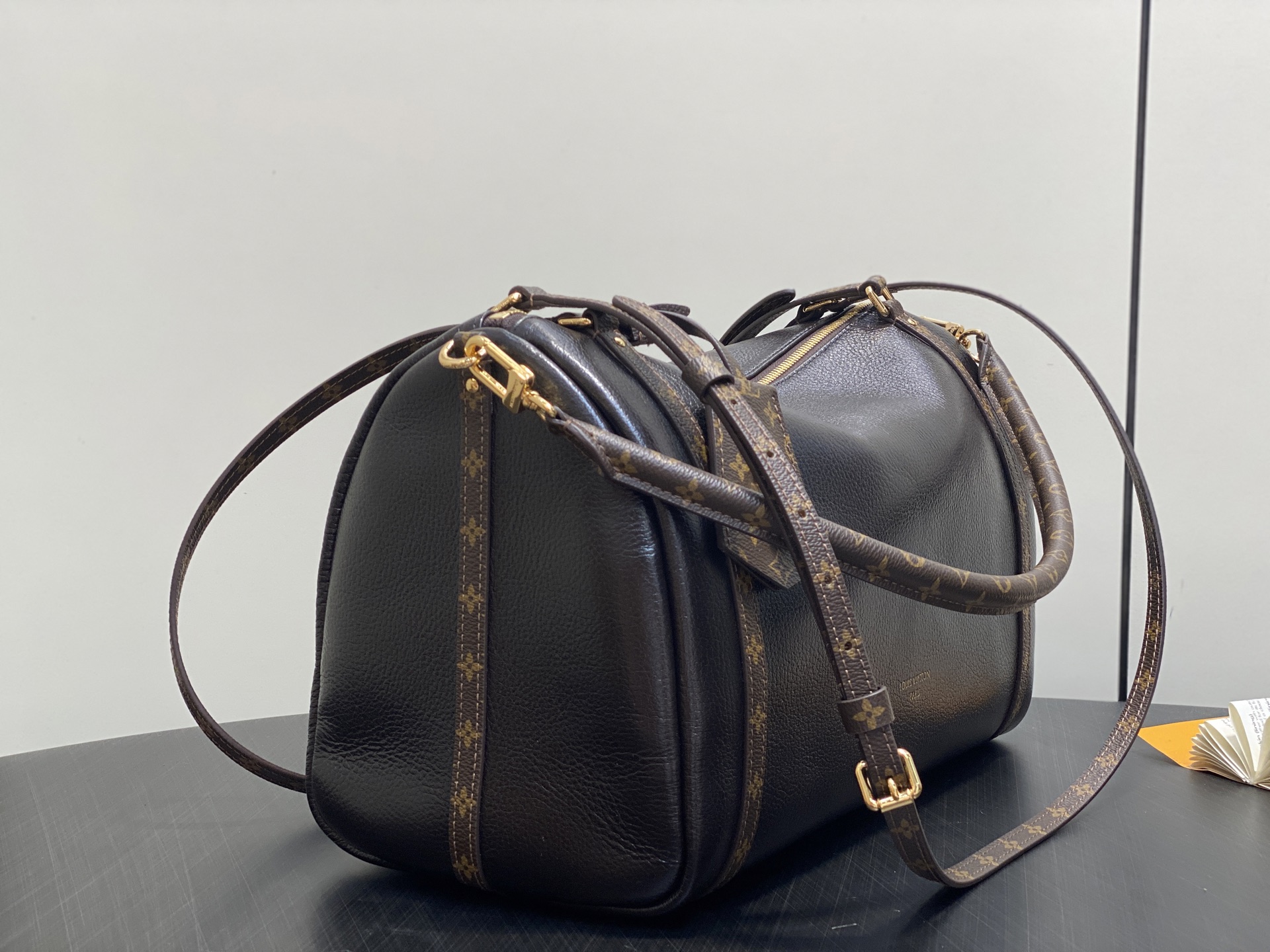 Lou*s Vuitton Express Lt Bag (24 x 18.5 x 36CM)