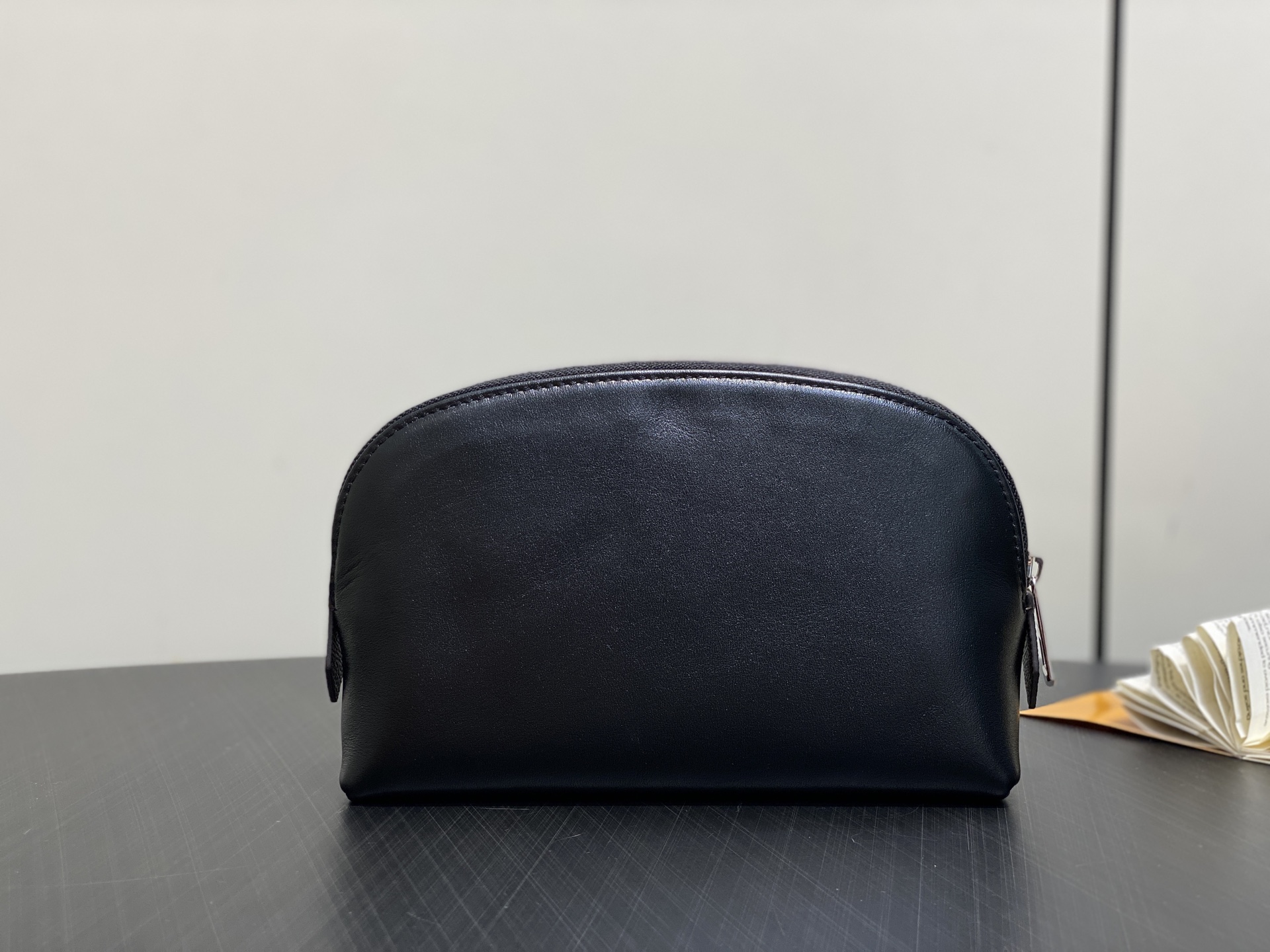 Louis Vu*itton Pochette Cosmétique Cosmetic Bag(19 x 12 x 6CM)