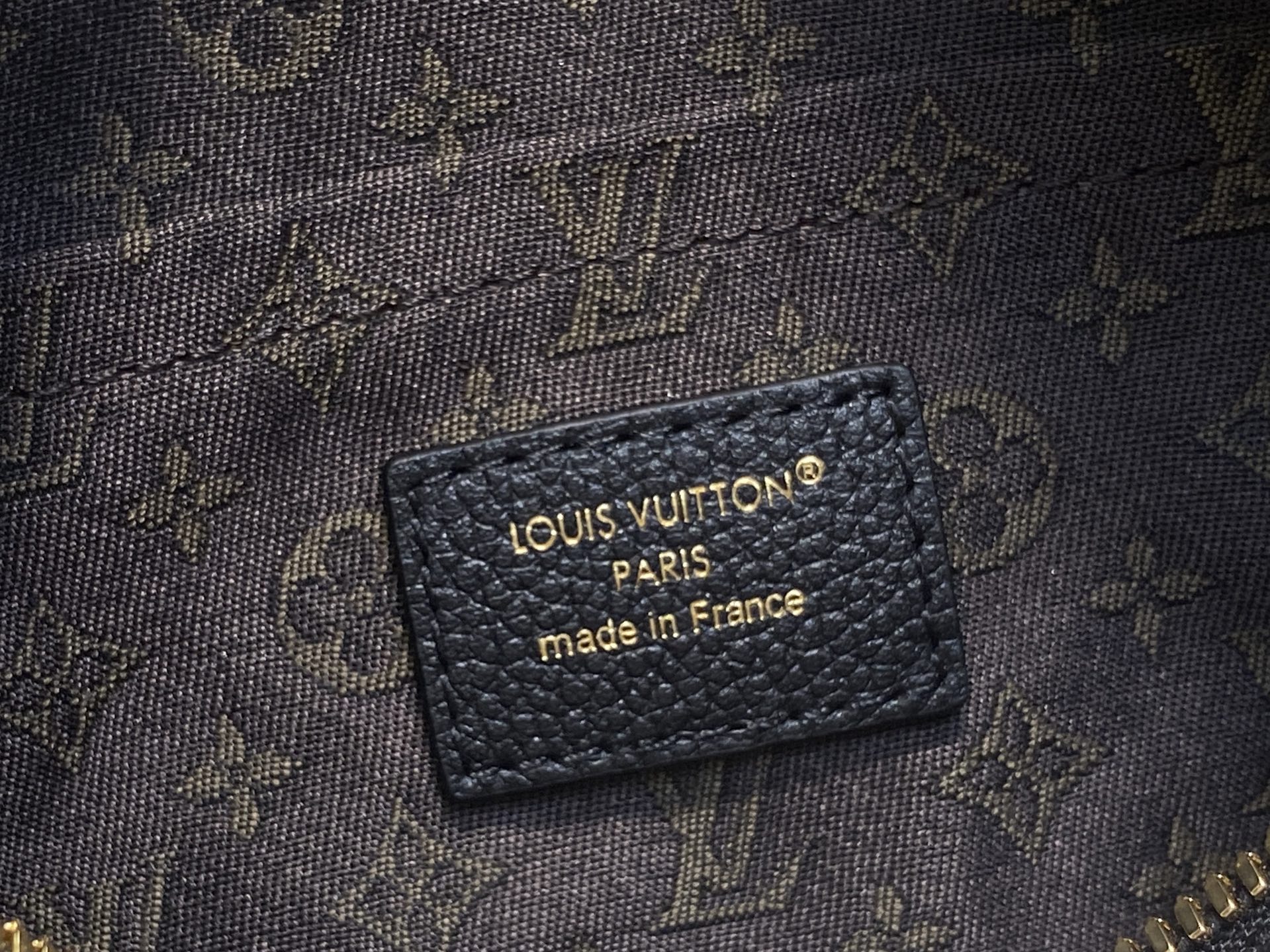 Lou*s Vuitton Express Bag (17 x 13.5 x 26CM)