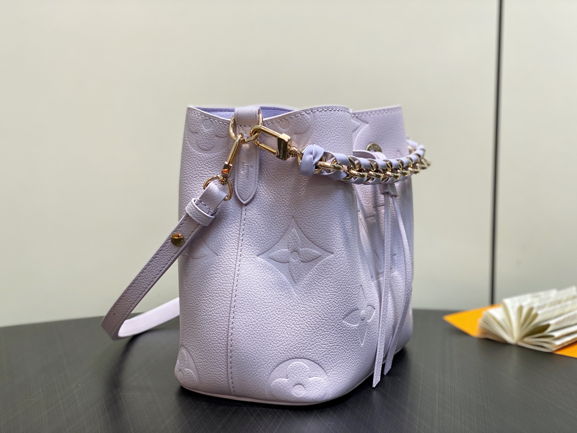 Lou*s Vuitton Dream Néonoé BB(20 x 20 x 13CM)