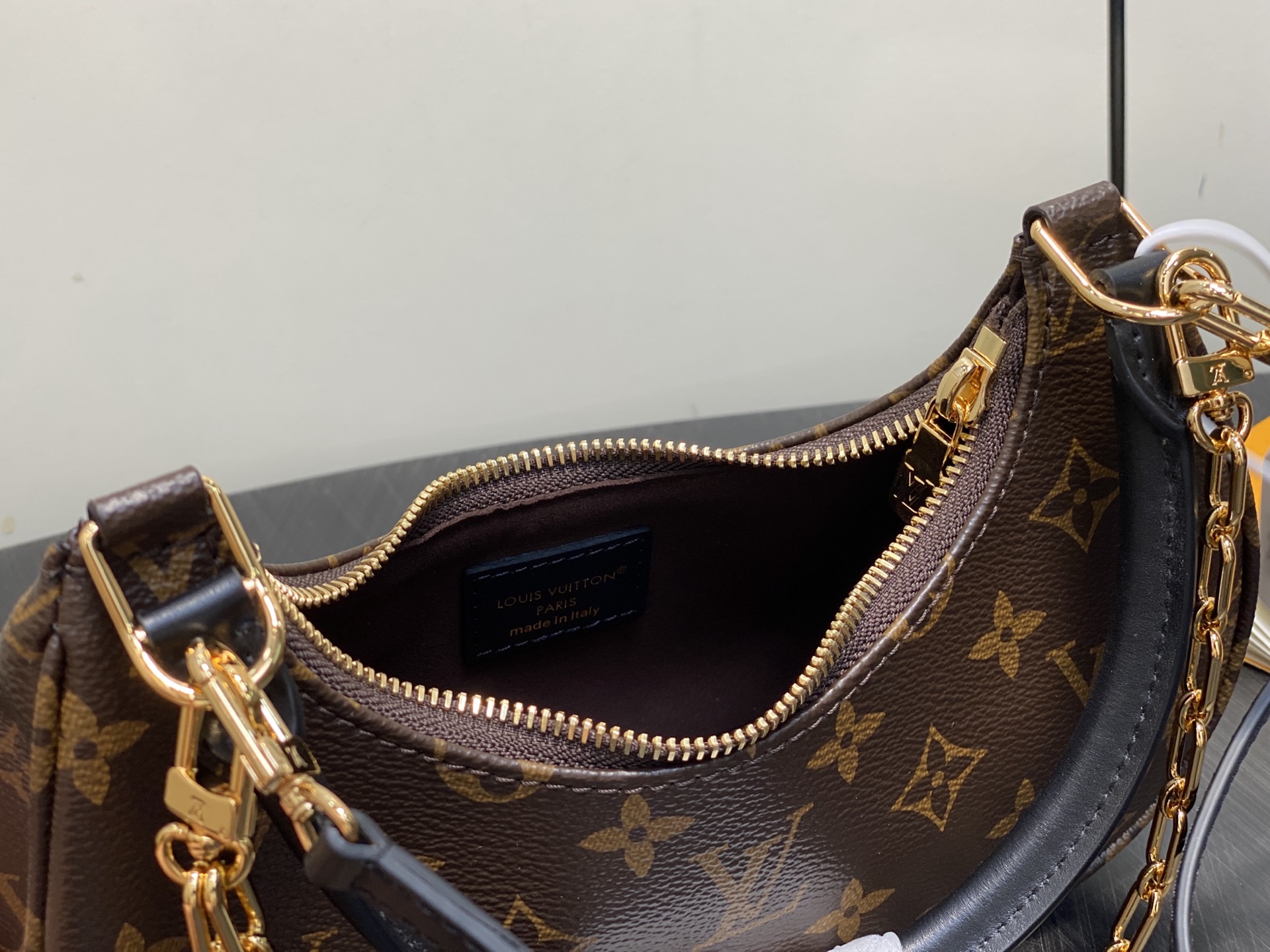 Lou*s Vuitton Catchy Bag (24x10x6CM)