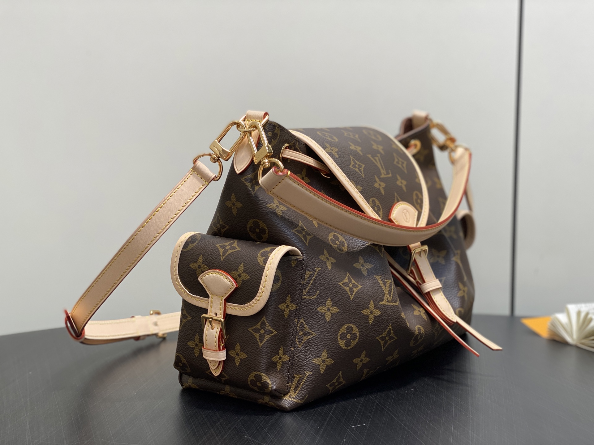 Lou*s Vuitton Odyssee Bag(24 x 18 x 36CM)