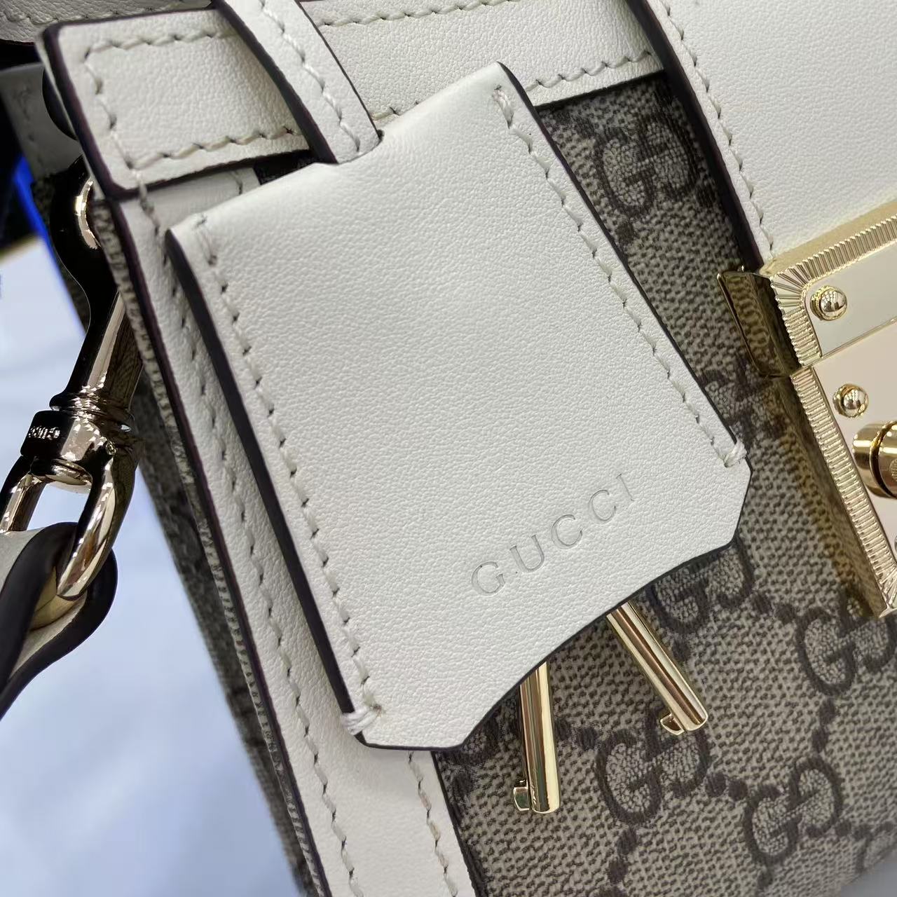 Gucc* Padlock Shoulder Bag(20*13*8CM)