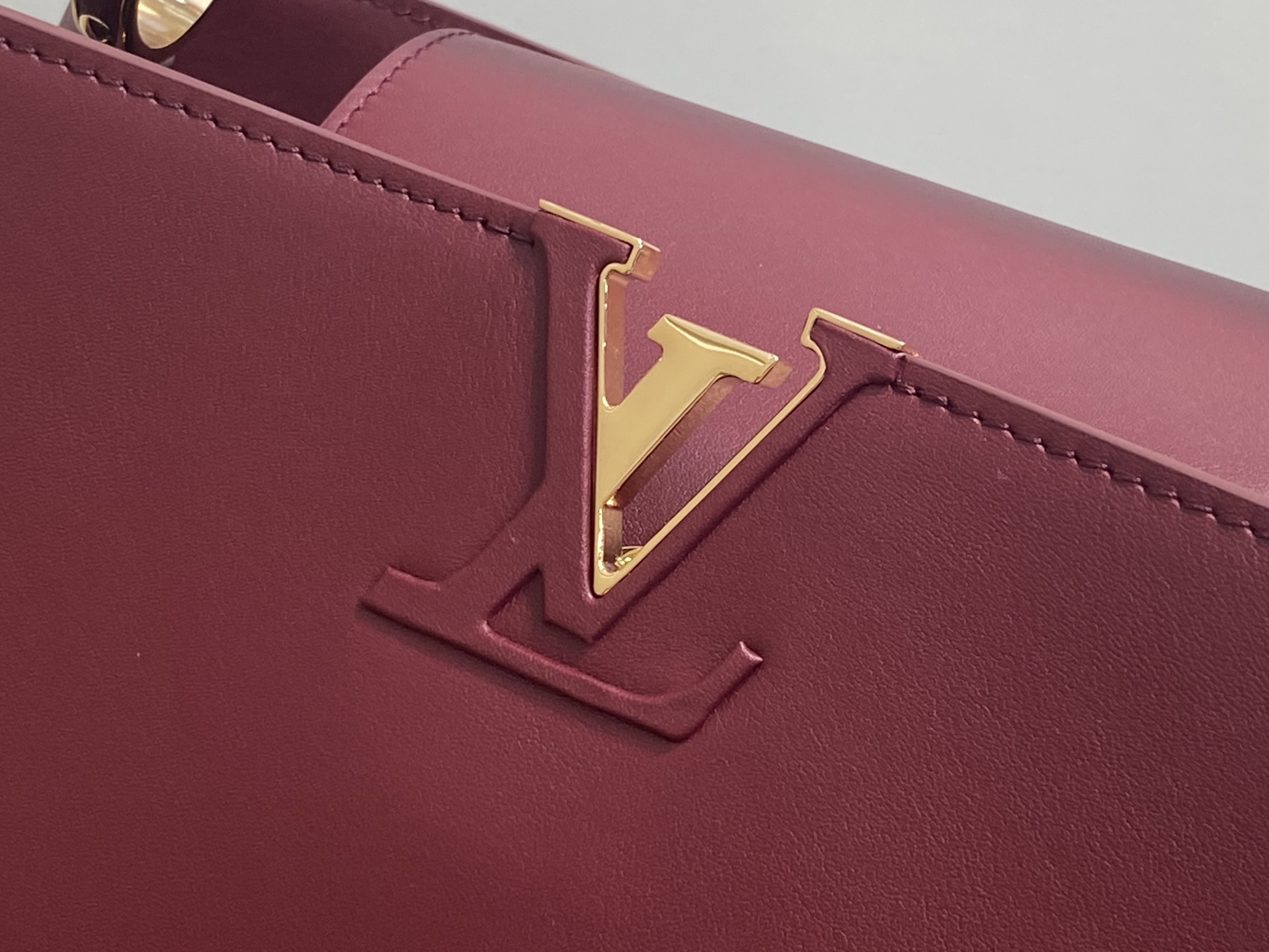 Lo*uis Vuitton Capucines Souple Bag(38 x 23 x 16CM)