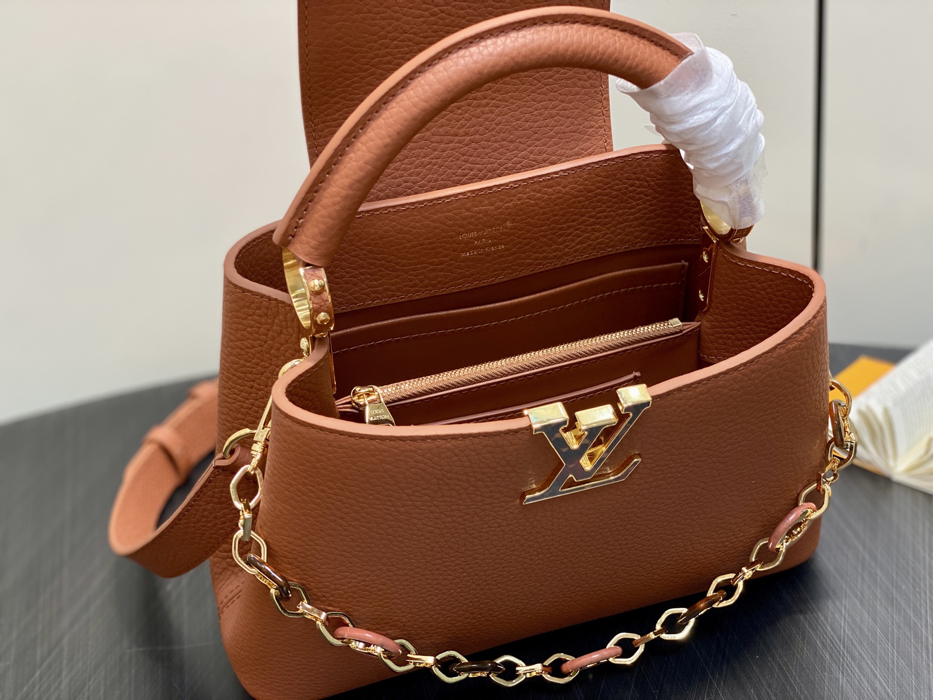 Lou*s Vuitton Capucines(27×18×9 CM)