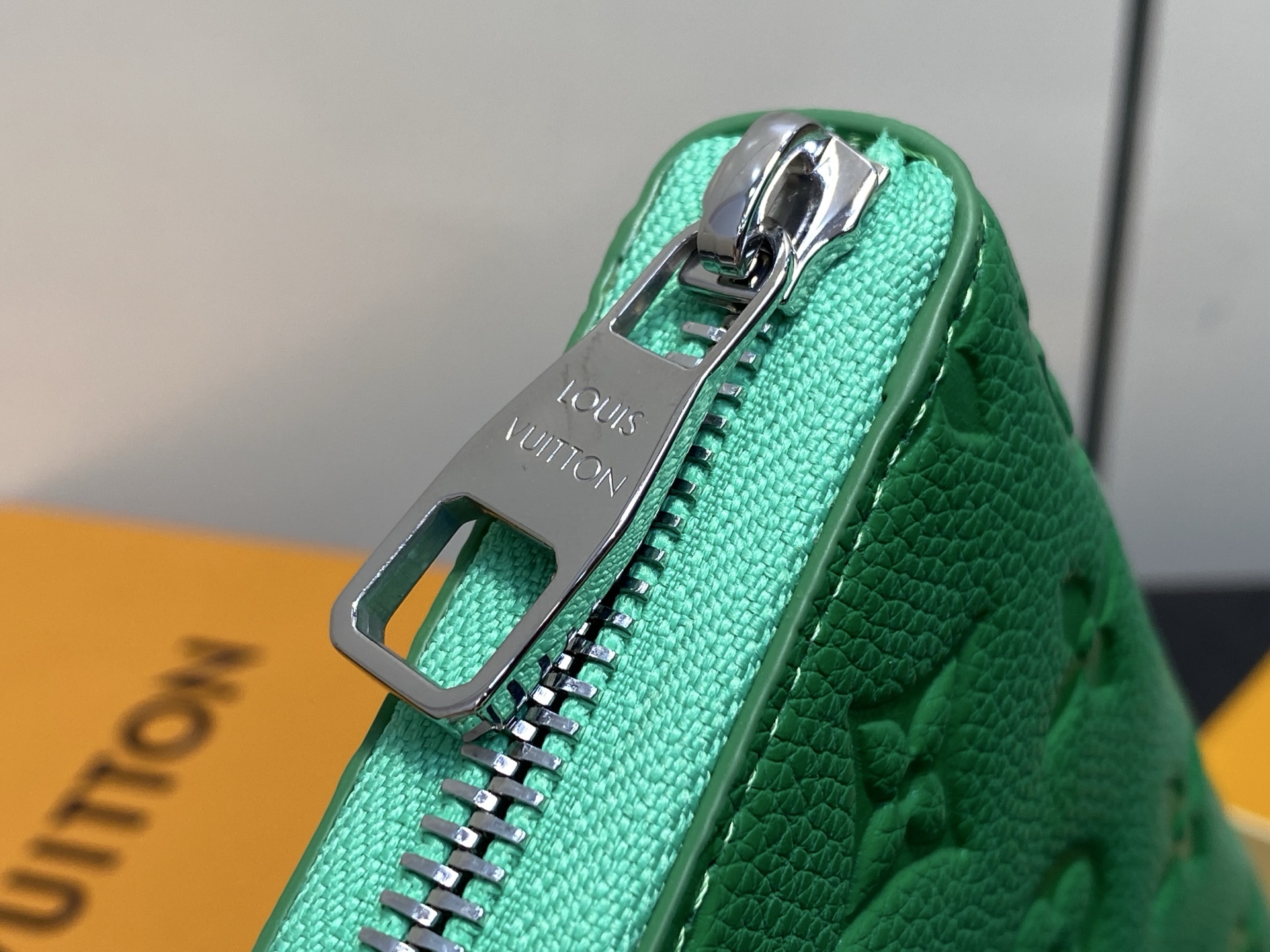 Louis Vu*itton ZIPPY Wallet(19.5 x 10.5 x 2.5CM)