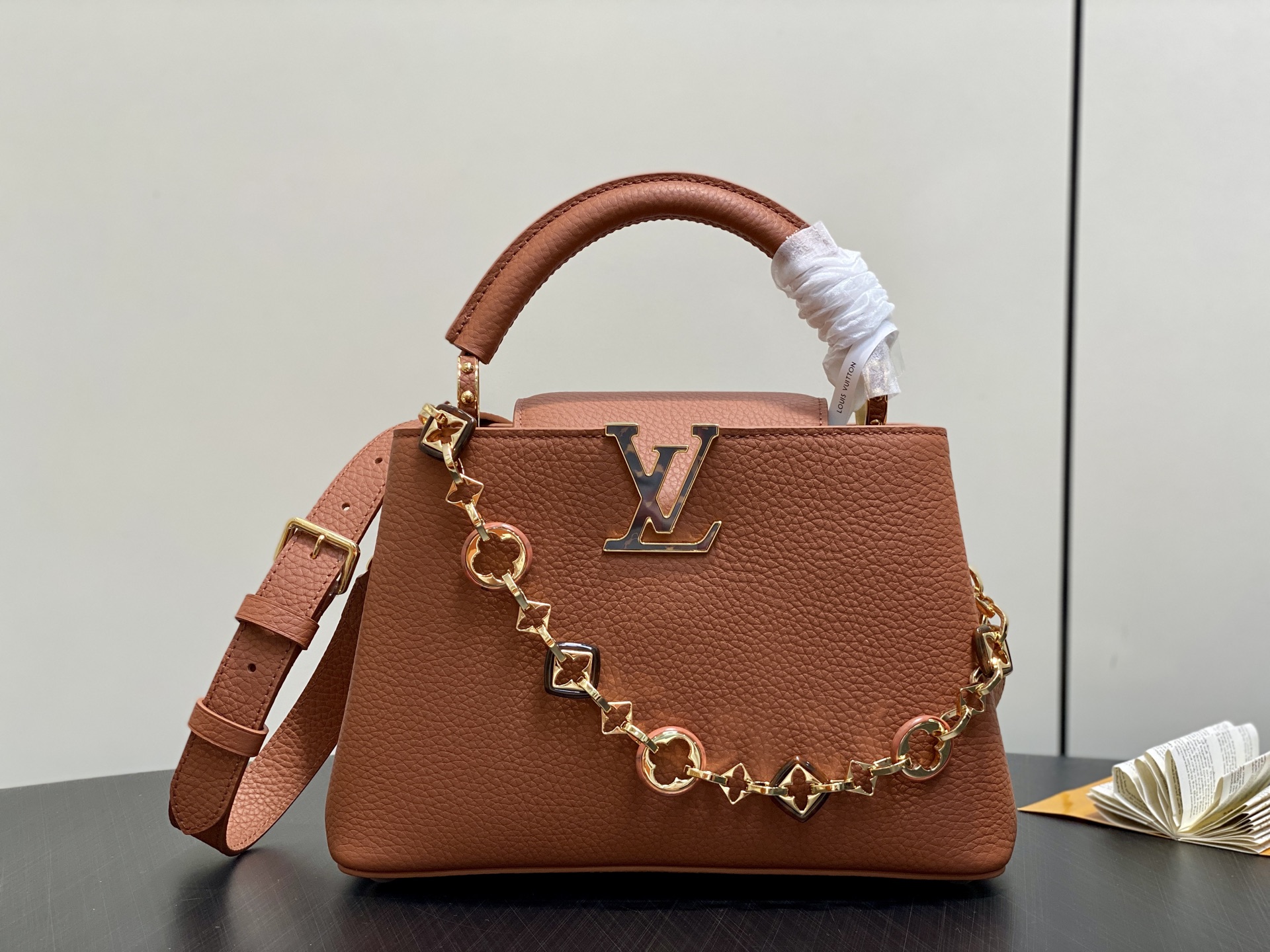 Lou*s Vuitton Capucines(27×18×9 CM)