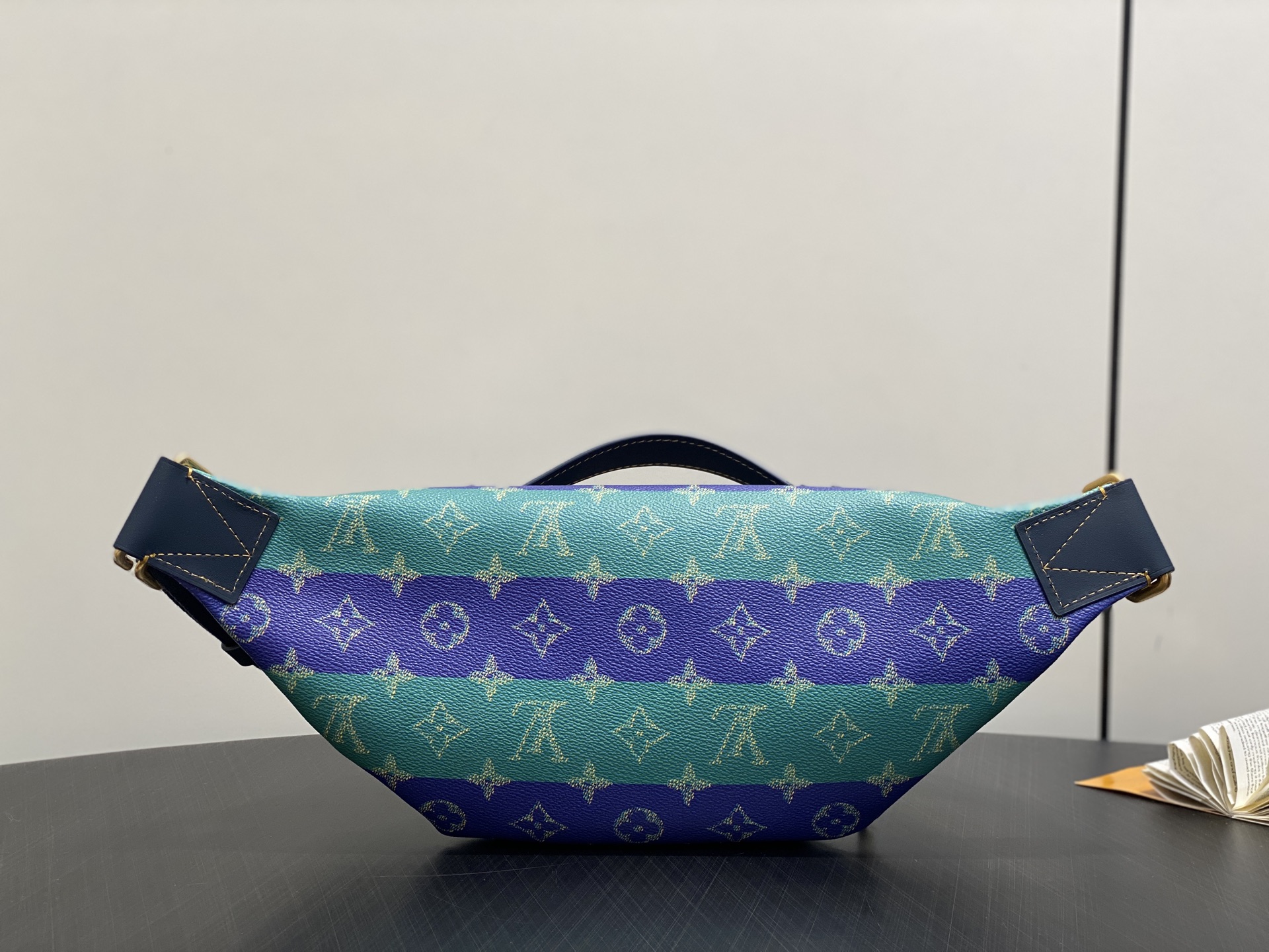 Louis Vuitton Rush Bumbag Bag ( 30 x 15 x 8CM)