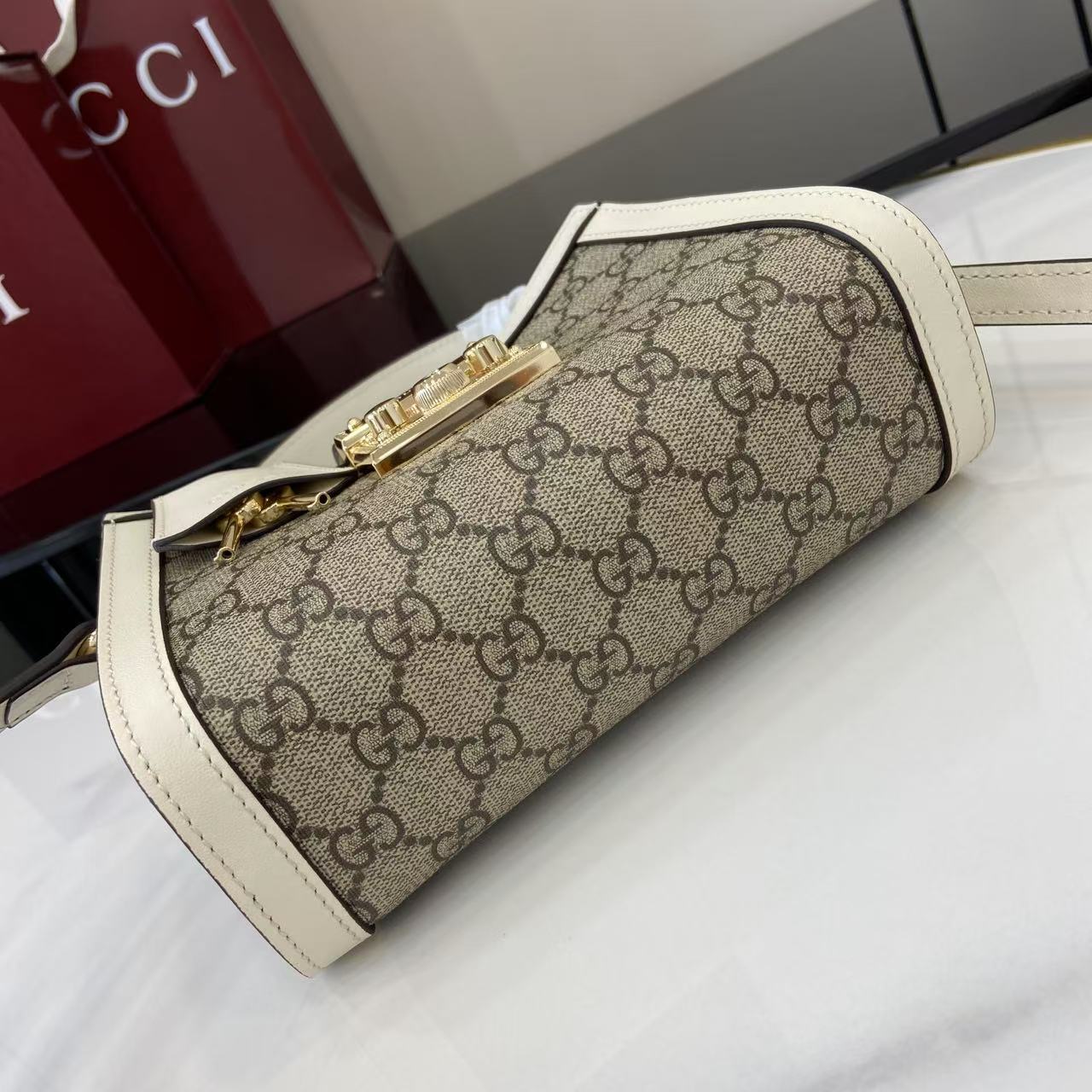 Gucc* Padlock Shoulder Bag(20*13*8CM)