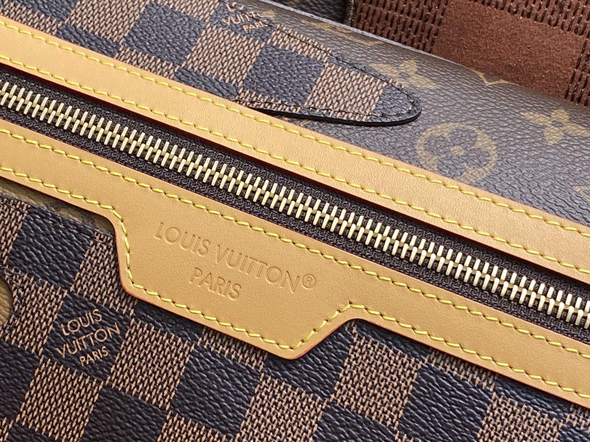 Louis Vu*tton Discovery Backpack( 29x 38x 20CM)