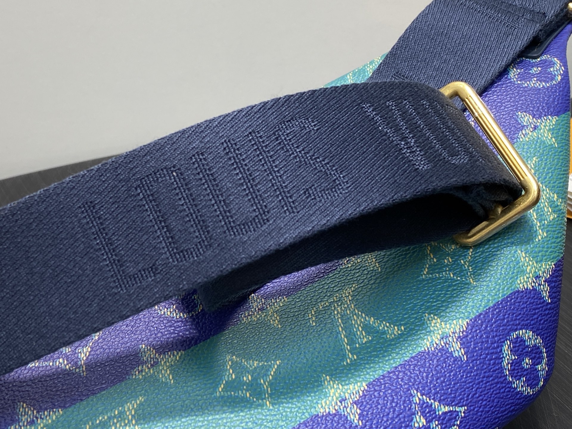 Louis Vuitton Rush Bumbag Bag ( 30 x 15 x 8CM)