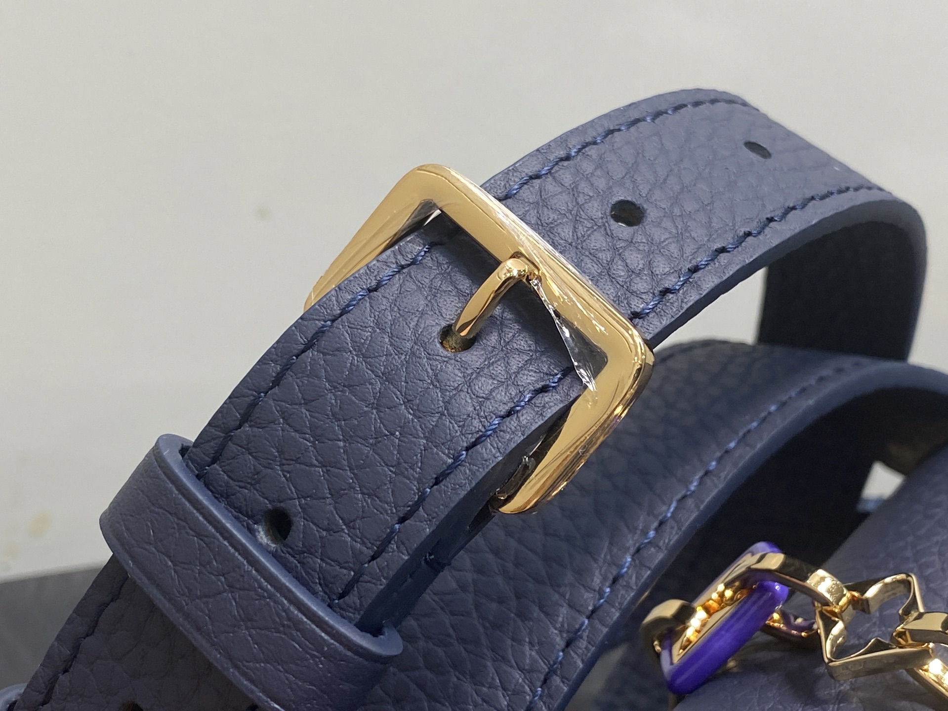 Lo*uis Vuitton Capucines East West Bag(21 x 8 x 14CM)