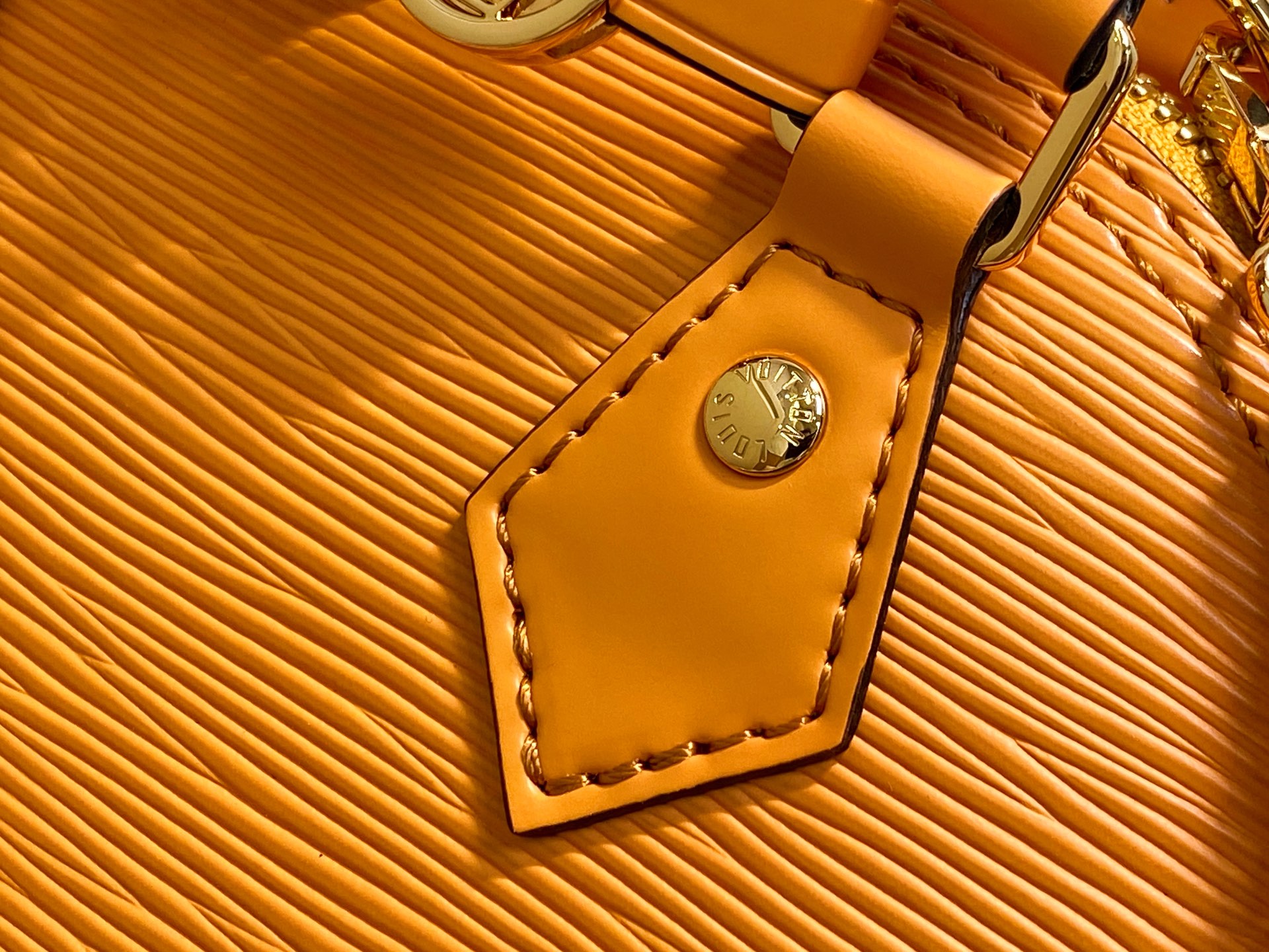 L*V Alma Mini(15 x 19.5 x 10CM)