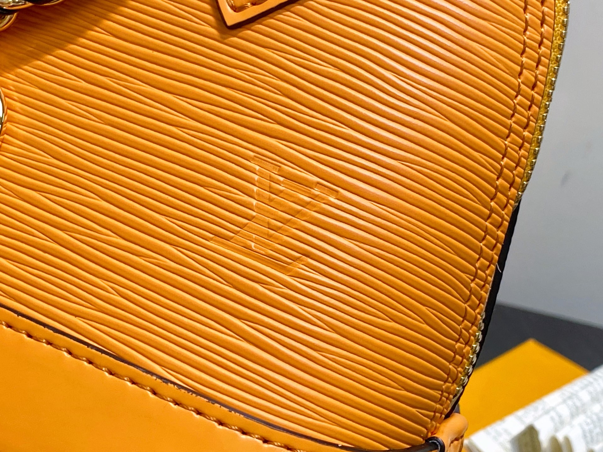 L*V Alma Mini(15 x 19.5 x 10CM)