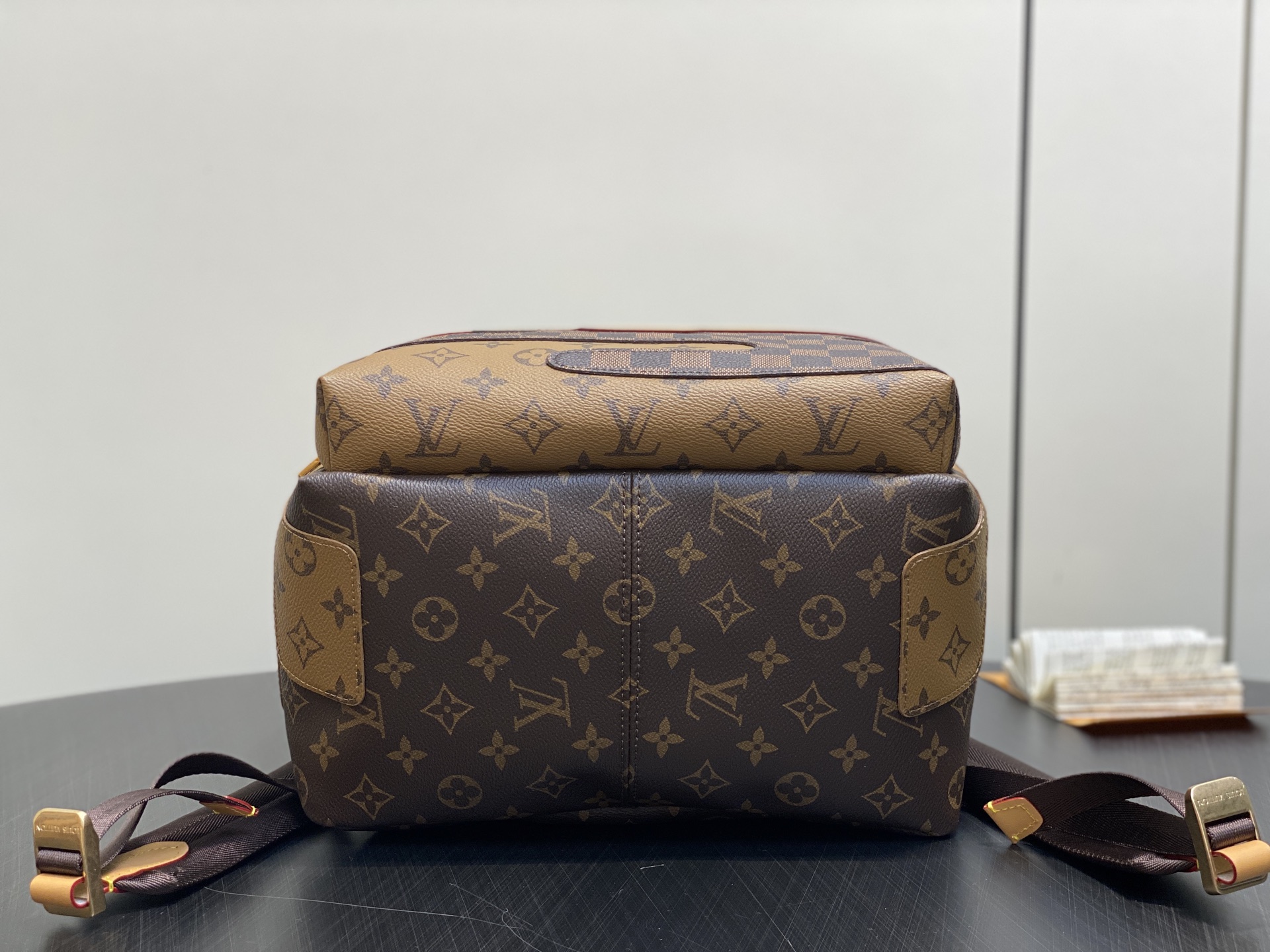 Louis Vu*tton Discovery Backpack( 29x 38x 20CM)