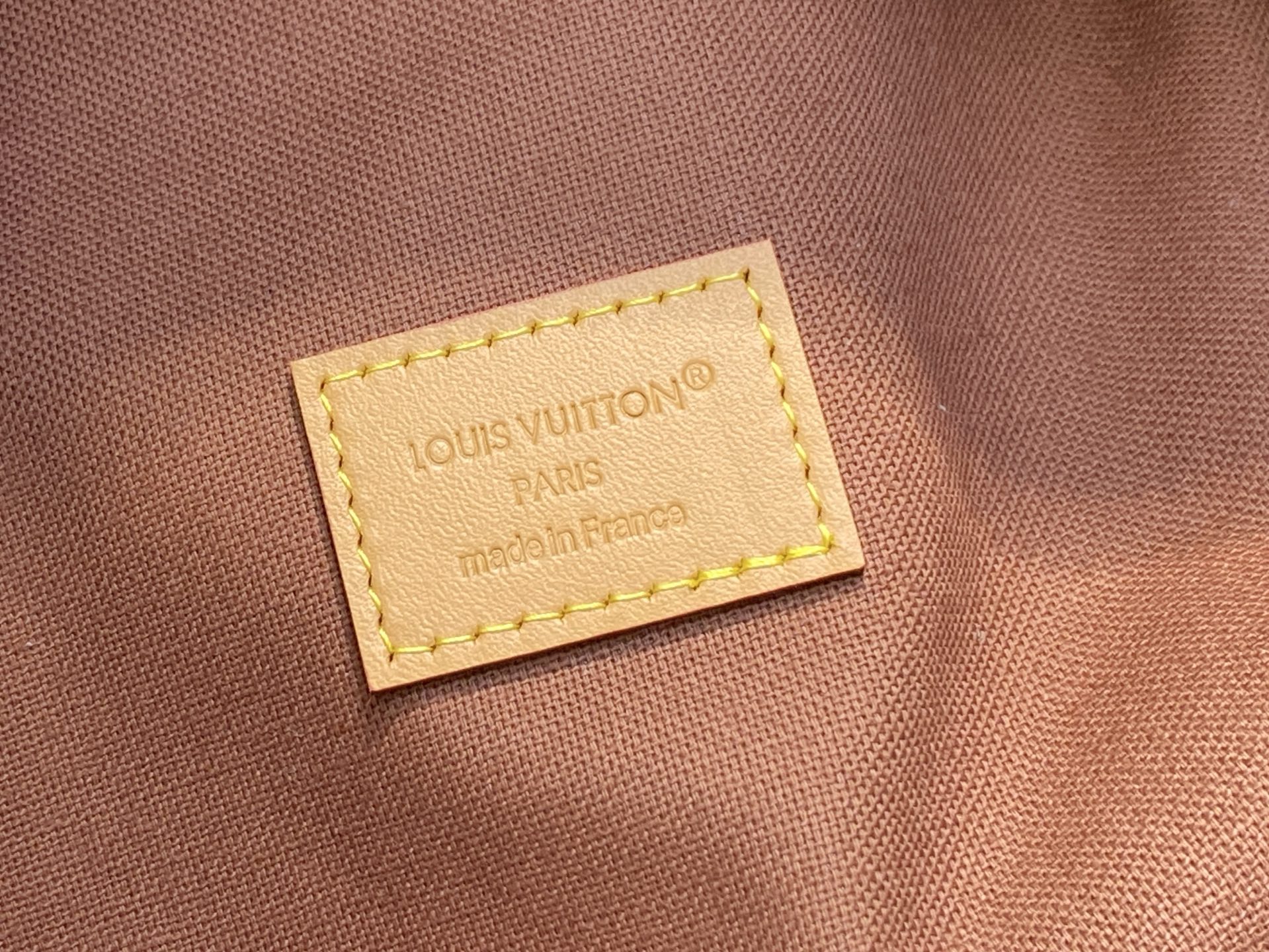 Louis Vu*tton Discovery Backpack( 29x 38x 20CM)