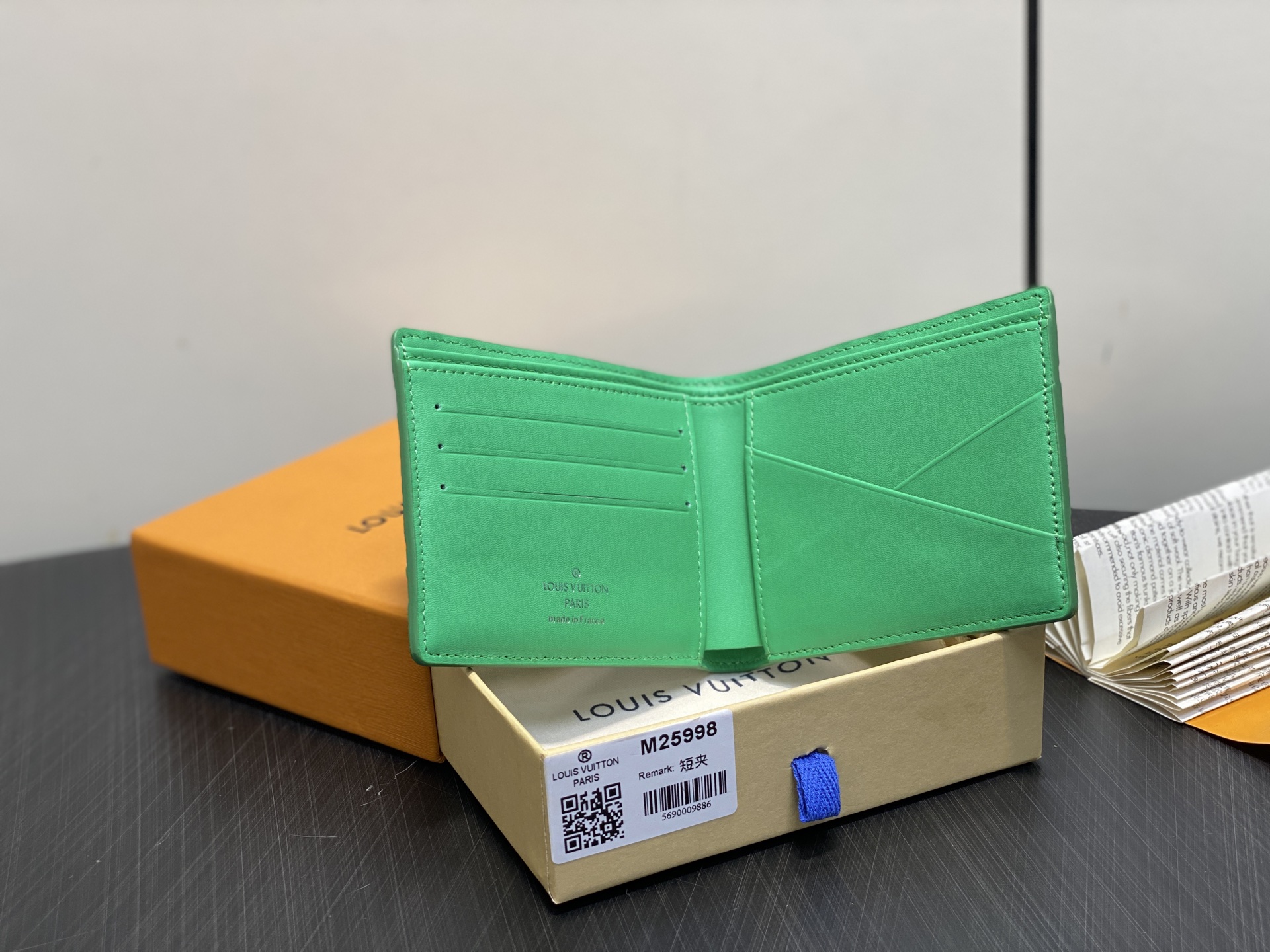 Louis Vu*tton Multiple Wallet(11.5 x 9 x 1.5CM)