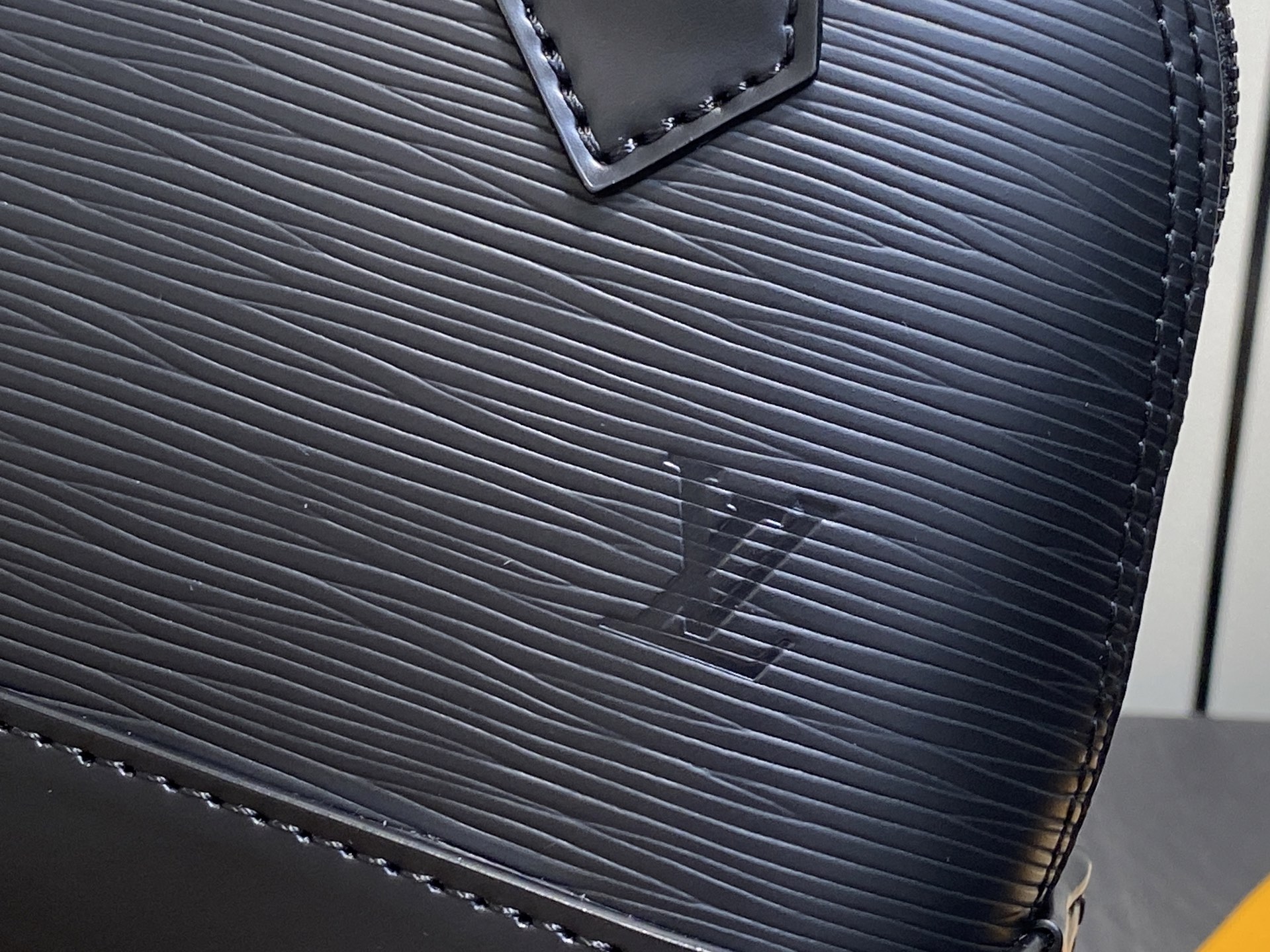 L*V Alma Mini(15 x 19.5 x 10CM)