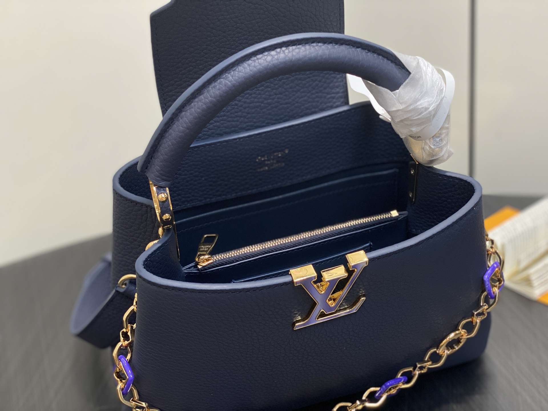 Lou*s Vuitton Capucines(27×18×9 CM)