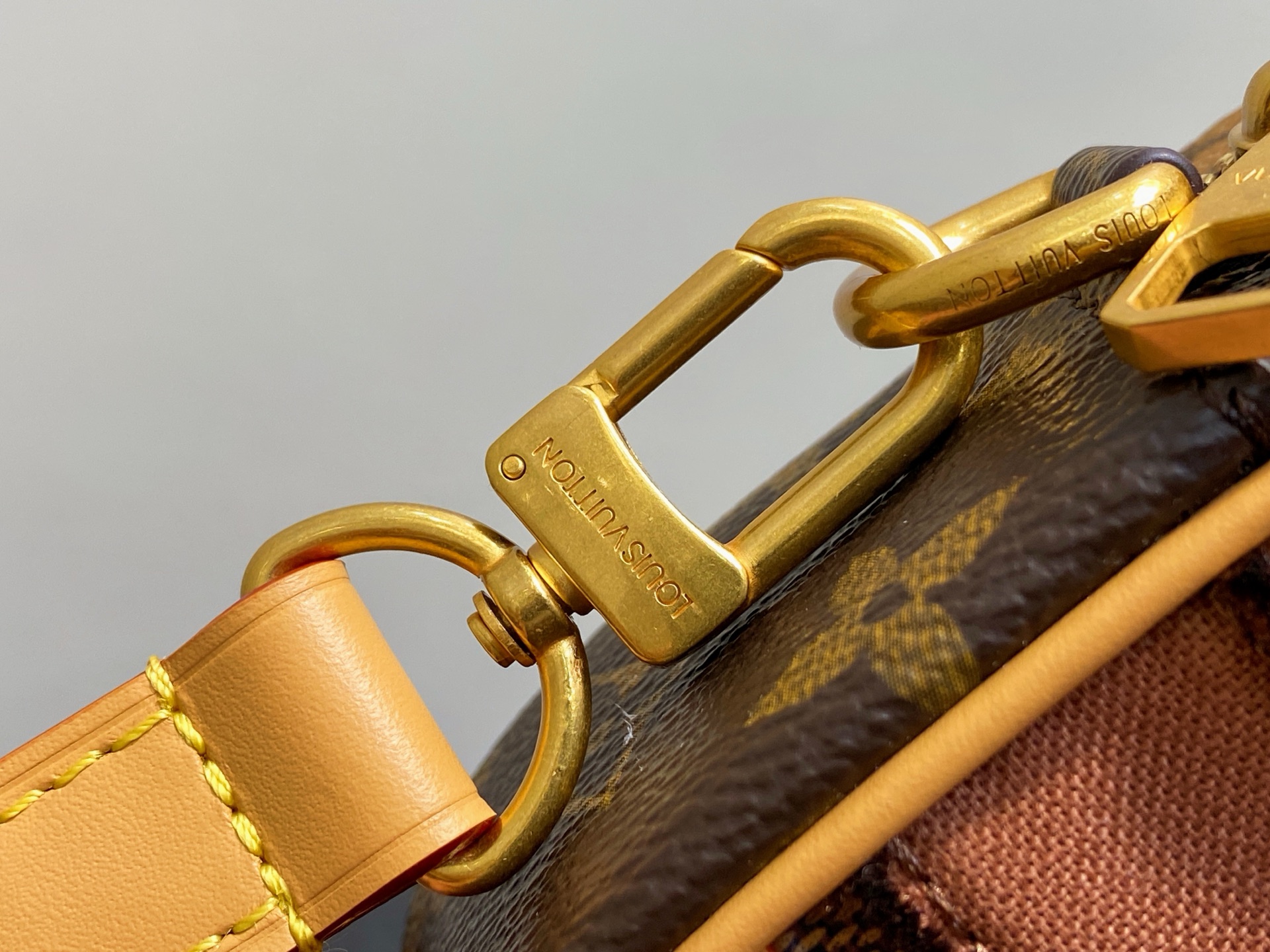 Lou*is Vuitton Trocadéro Bag (13 x 6.5 x 20CM)