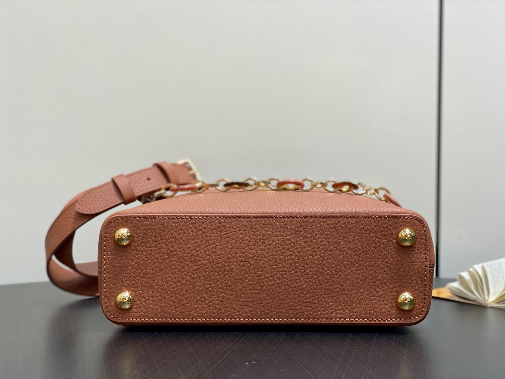 Lou*s Vuitton Capucines(27×18×9 CM)