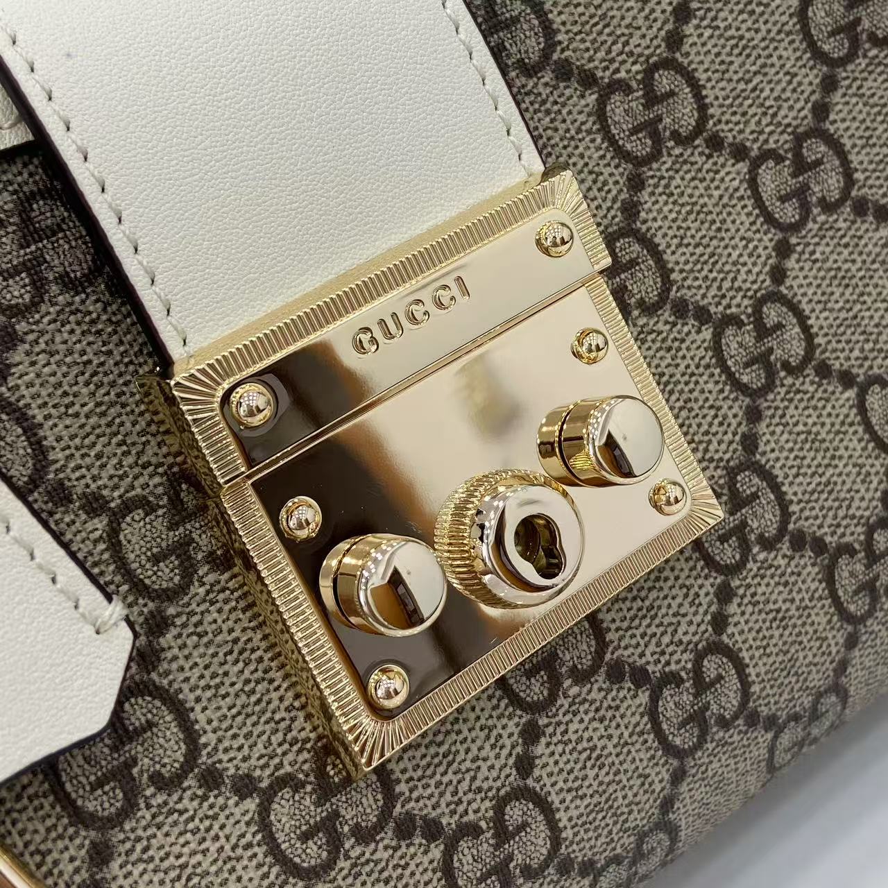 Gucc* Padlock Shoulder Bag(20*13*8CM)