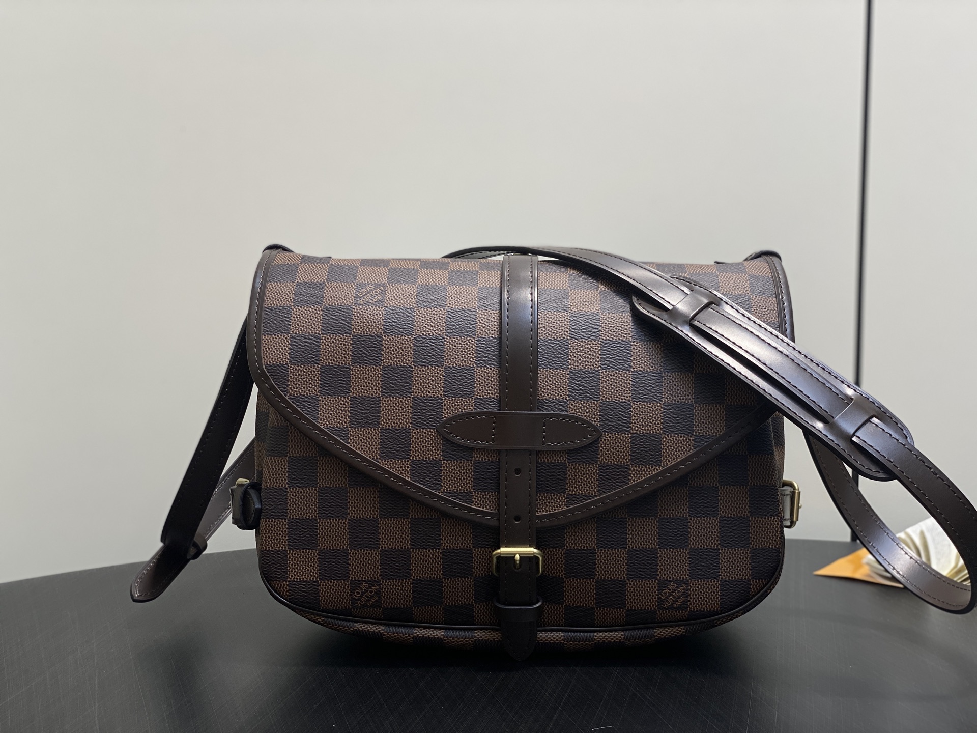Lou*s Vuitton Saumur Bag ( 28x11x2CM)