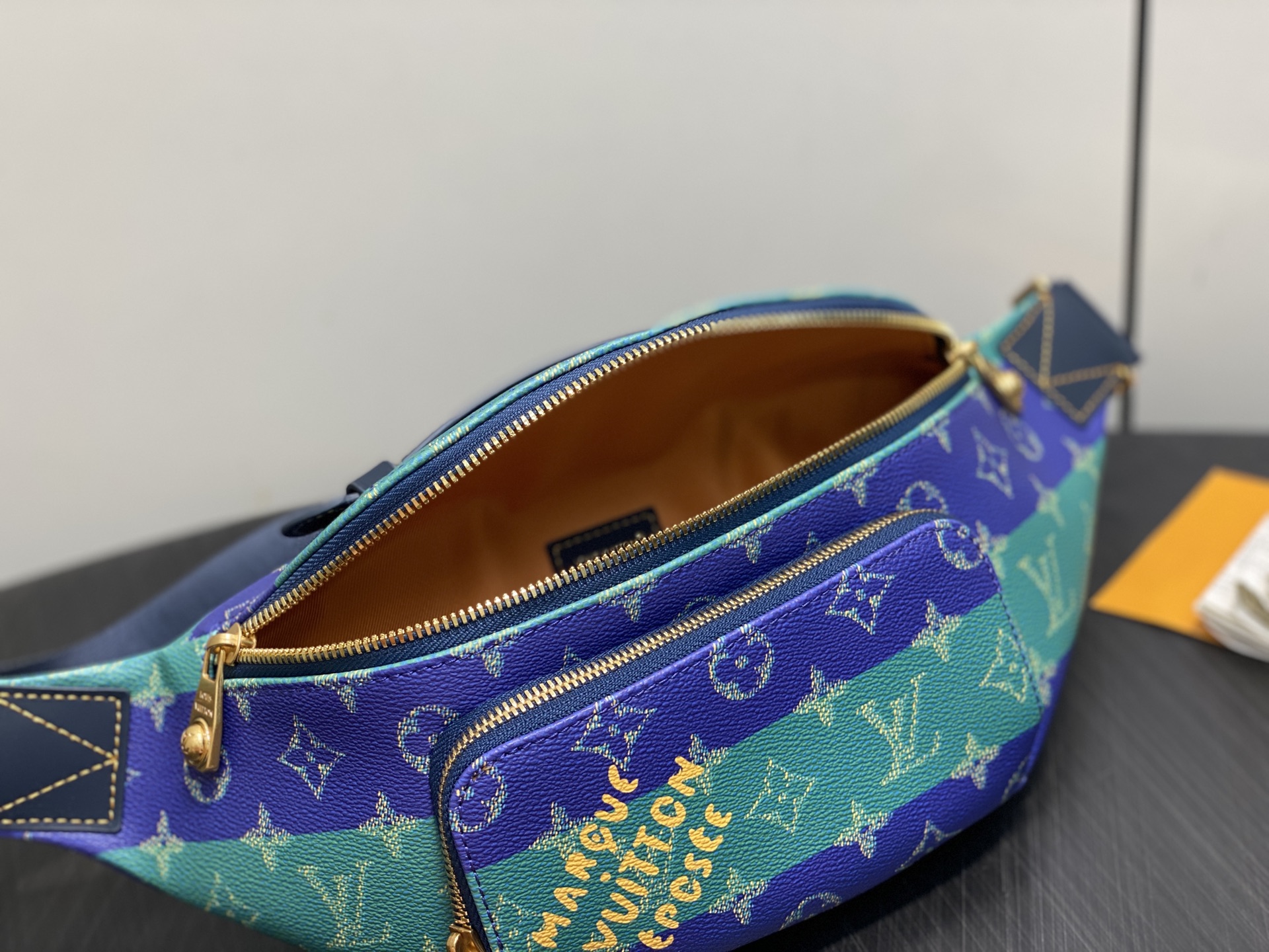 Louis Vuitton Rush Bumbag Bag ( 30 x 15 x 8CM)