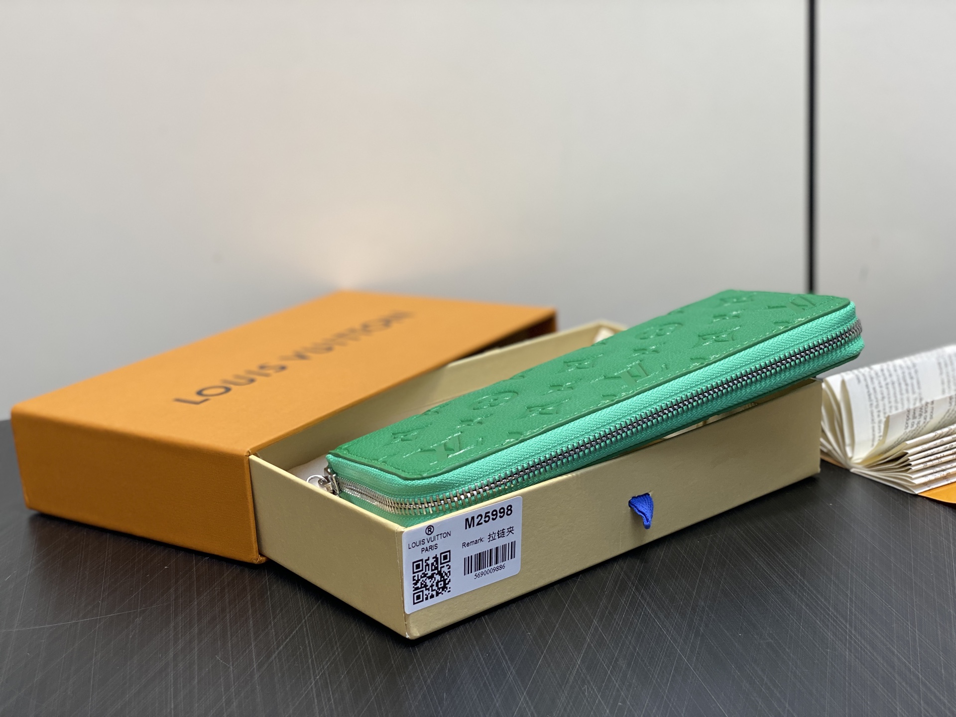 Louis Vu*itton ZIPPY Wallet(19.5 x 10.5 x 2.5CM)