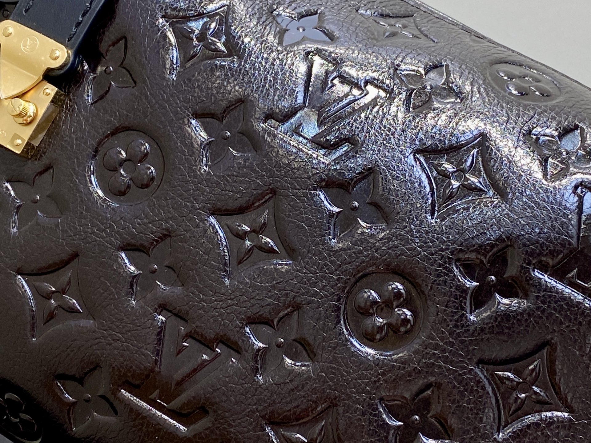 Lou*is Vuitton Side Trunk Bag (23.5 x 16.0 x 8.5CM)