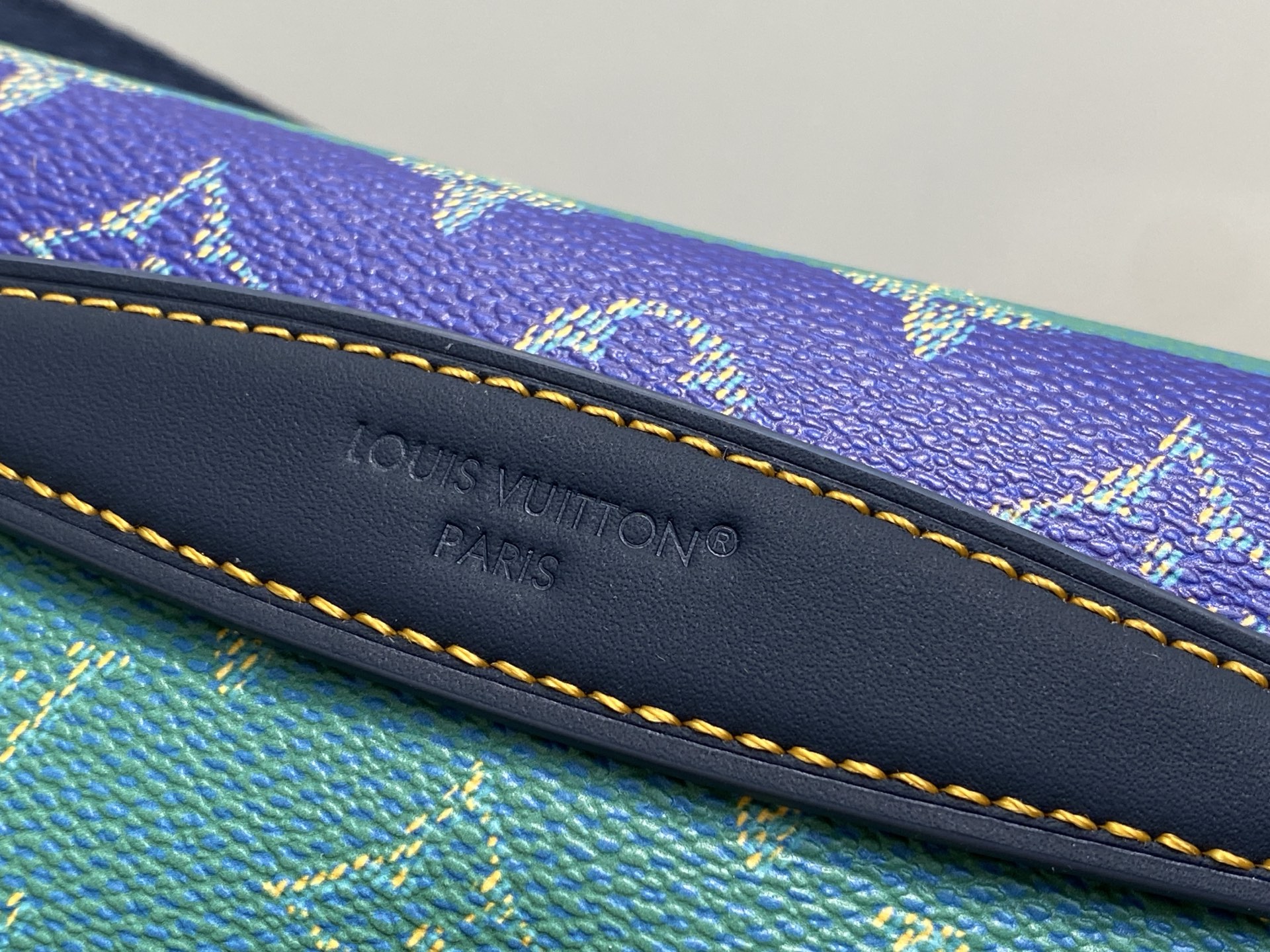 Louis Vuitton Rush Bumbag Bag ( 30 x 15 x 8CM)