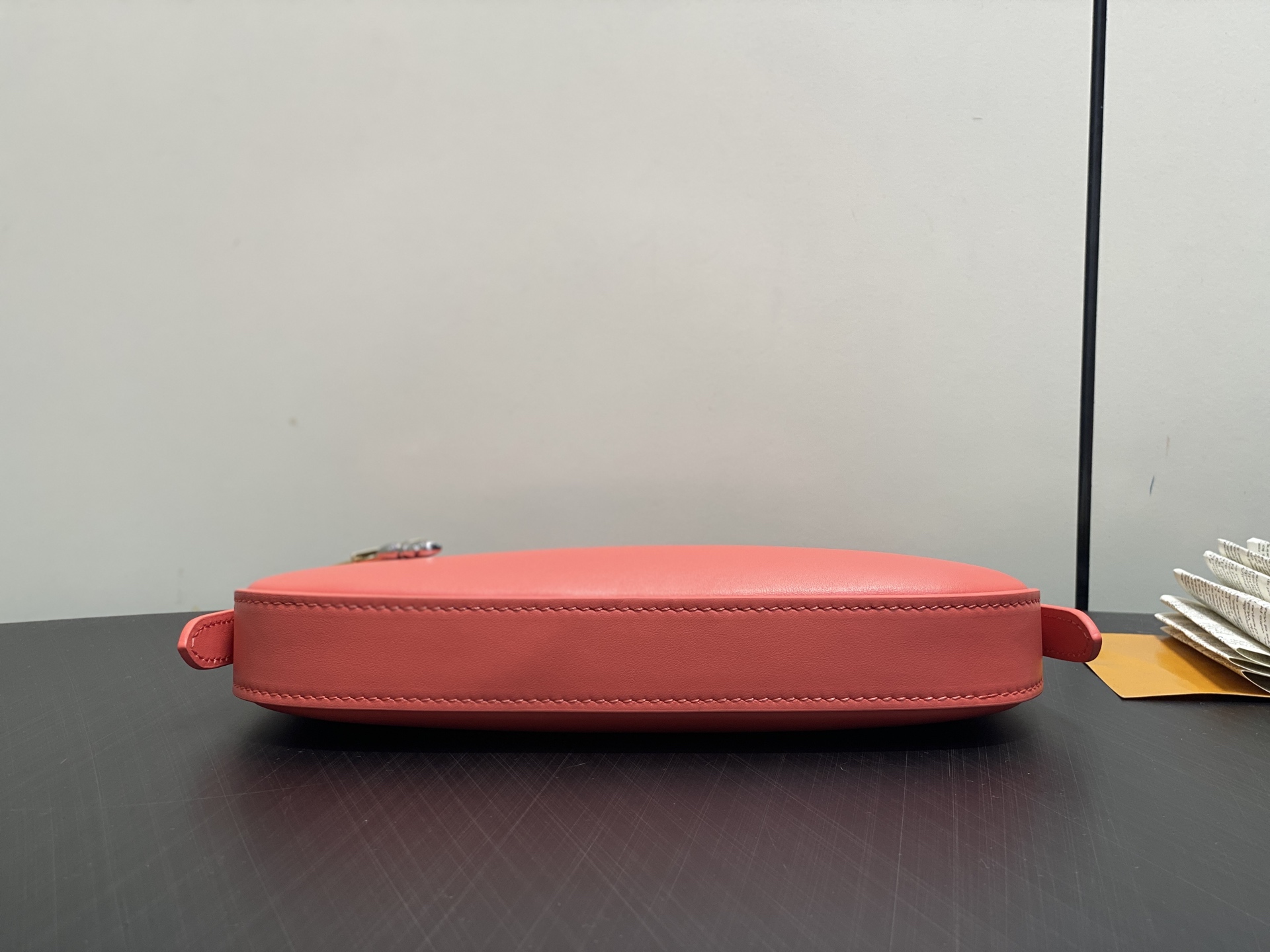 Lou*s Vuitton Pochette Bloom (23 x 10 x 4CM)