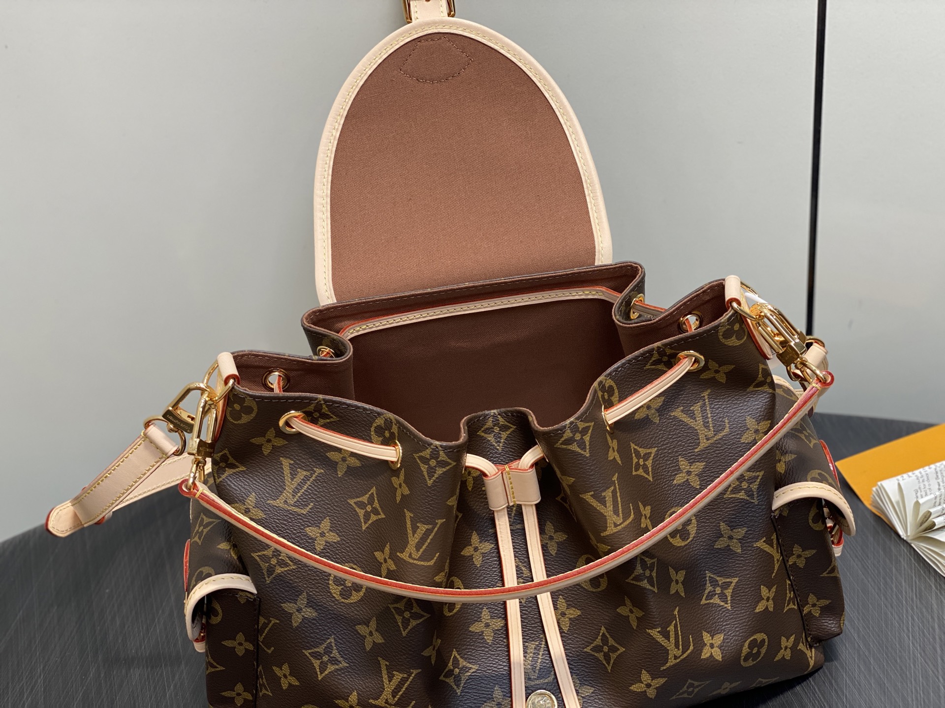 Lou*s Vuitton Odyssee Bag(24 x 18 x 36CM)