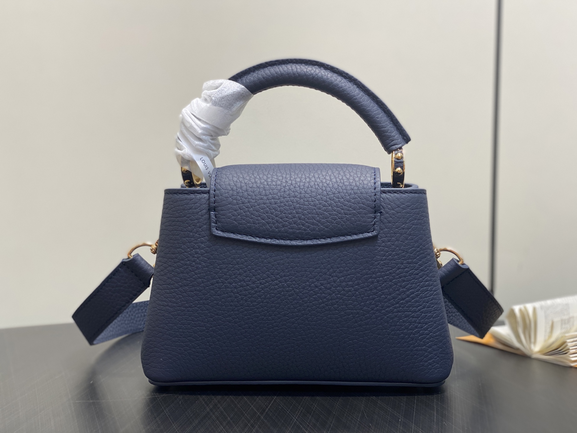 Lo*uis Vuitton Capucines East West Bag(21 x 8 x 14CM)