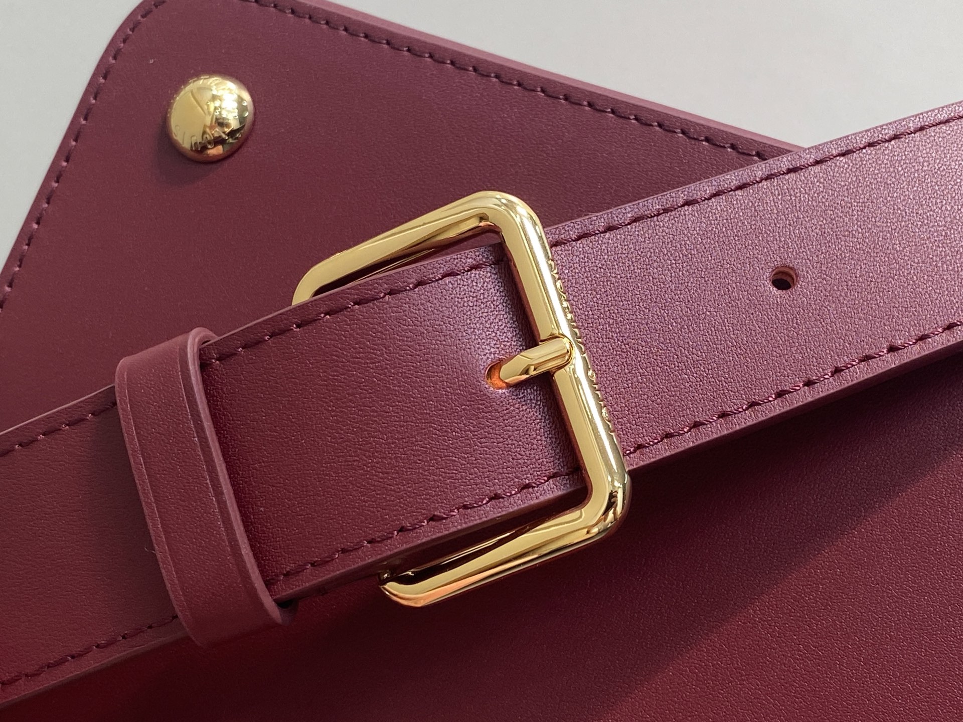 Lo*uis Vuitton Capucines Souple Bag(38 x 23 x 16CM)