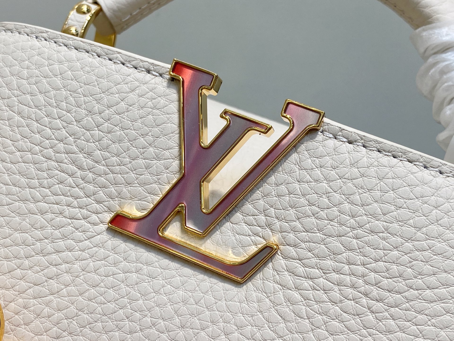 Lo*uis Vuitton Capucines East West Bag(21 x 8 x 14CM)