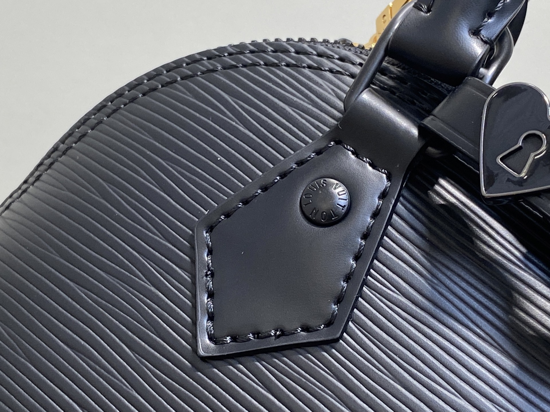 L*V Alma Mini(15 x 19.5 x 10CM)