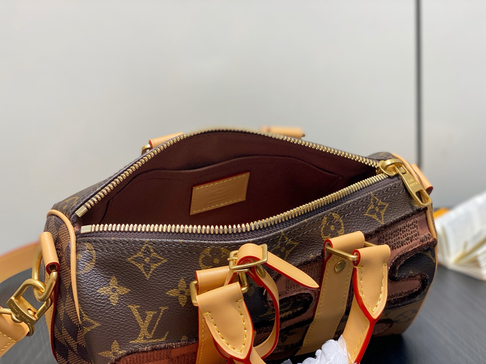 Louis Vuitto*n Keepall Bandoulière 25 (15 x 11 x 25CM)