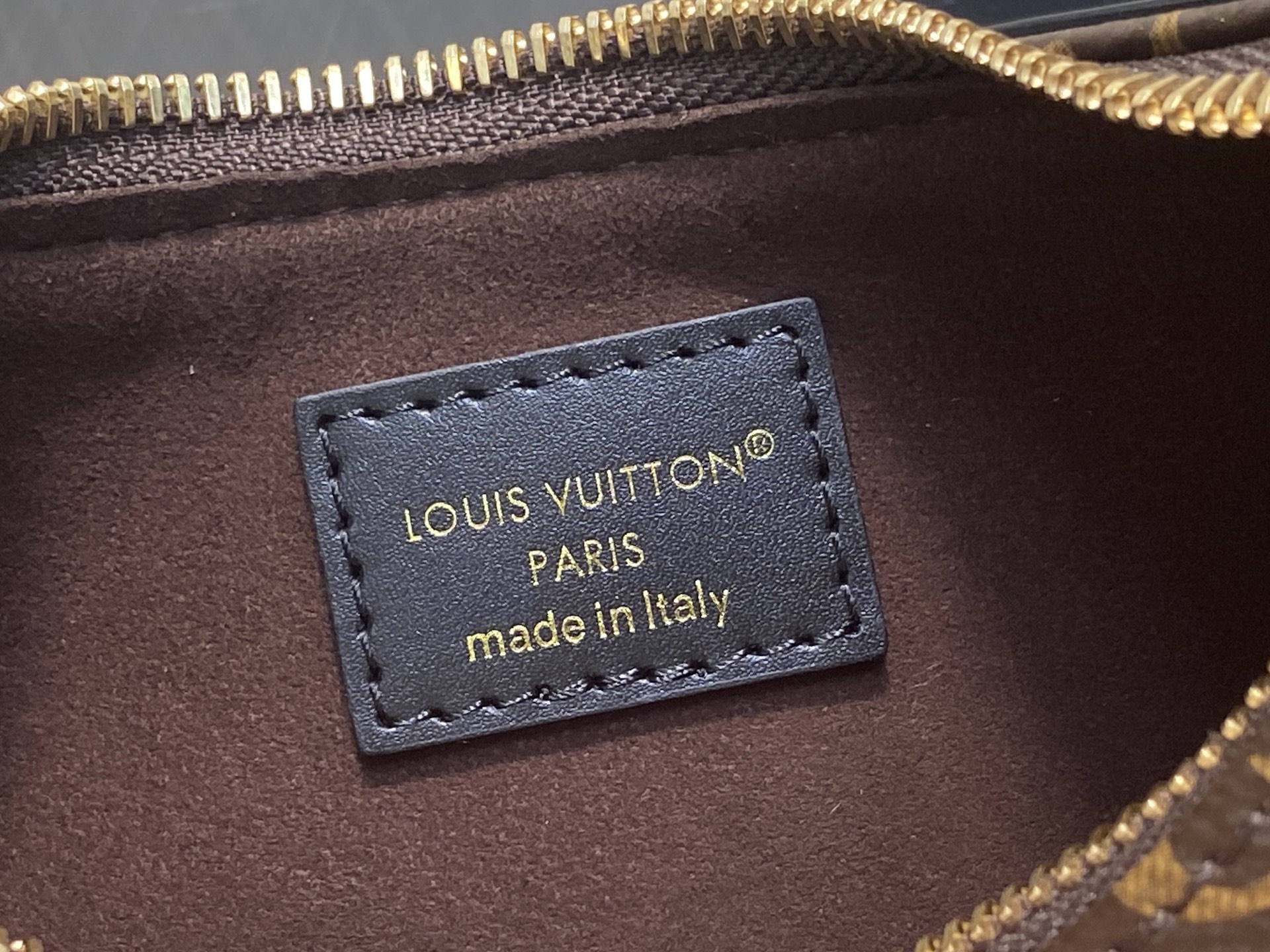 Lou*s Vuitton Catchy Bag (24x10x6CM)