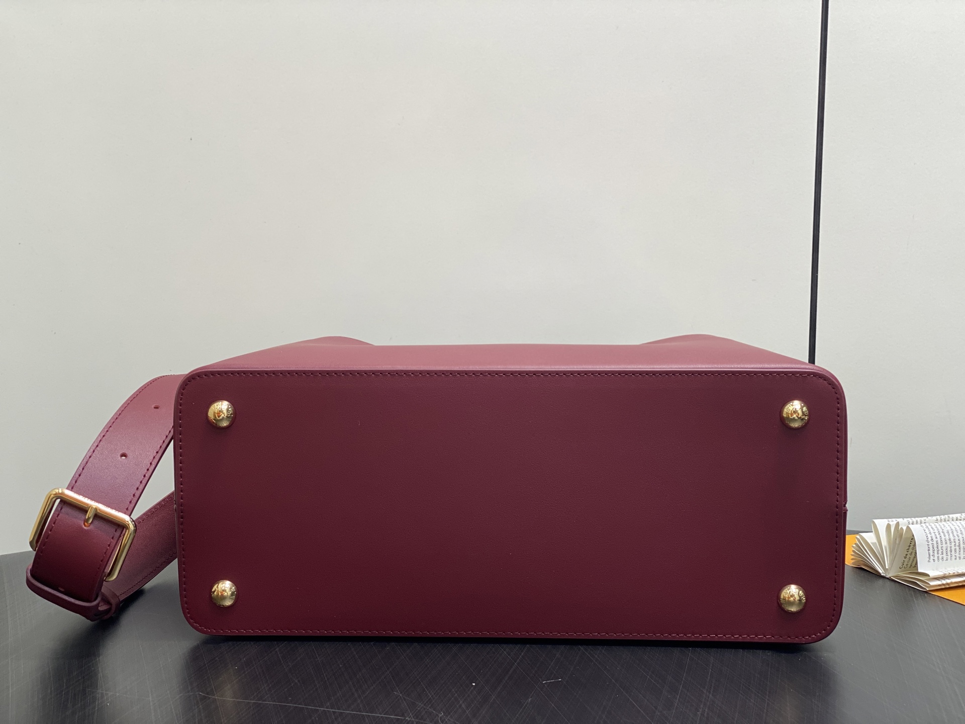 Lo*uis Vuitton Capucines Souple Bag(38 x 23 x 16CM)