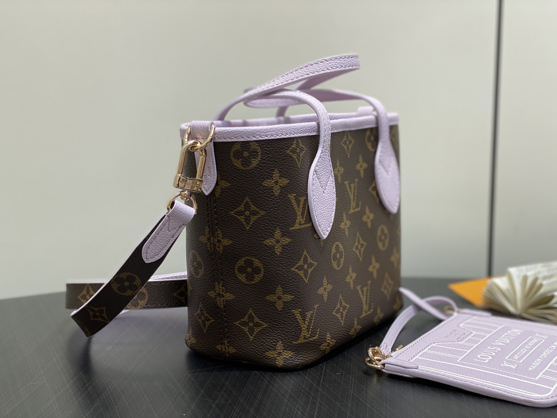 Louis Vuitton Neverfull linside Out BB(26.5 x 16.5 x 11CM)