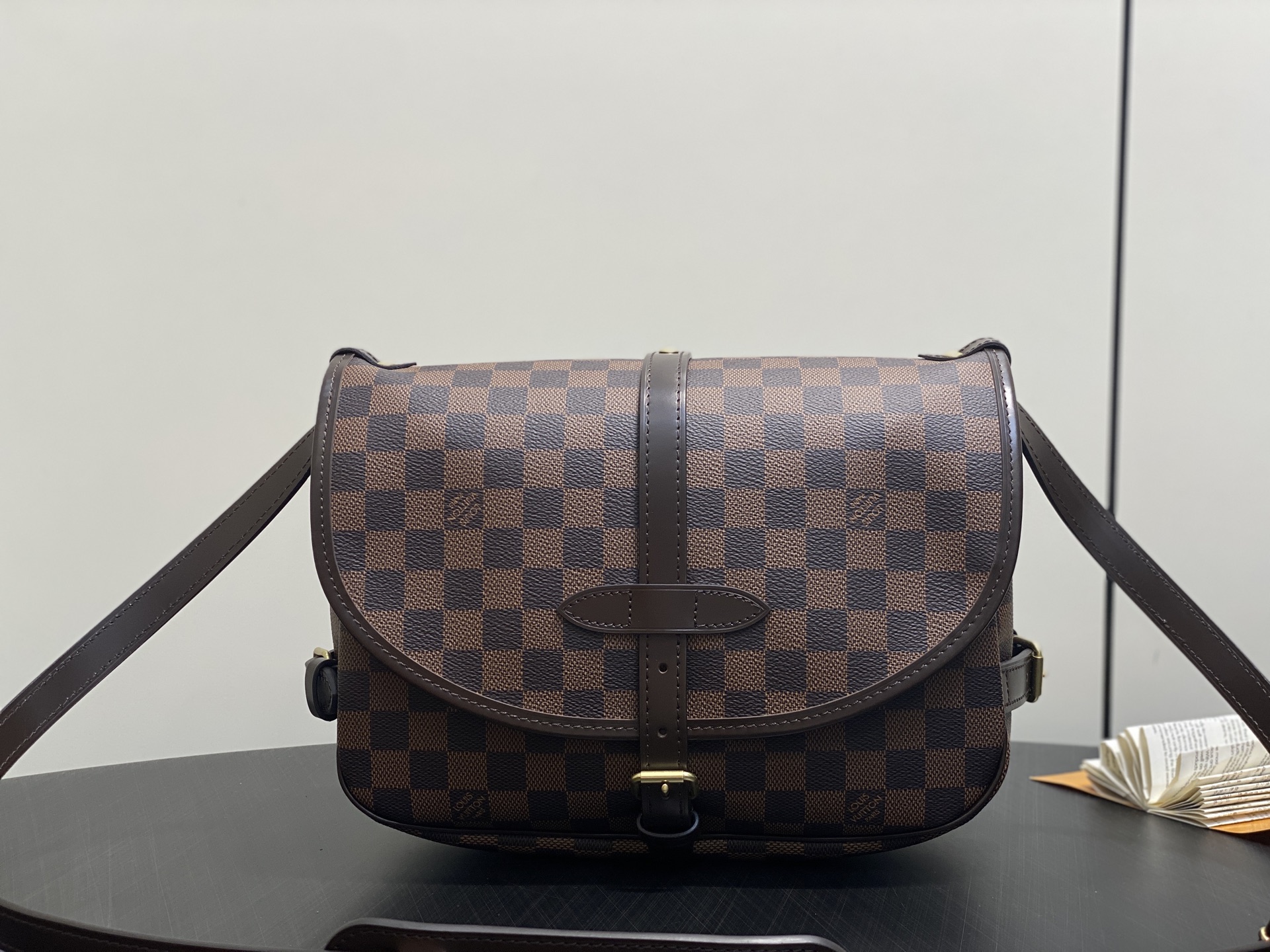 Lou*s Vuitton Saumur Bag ( 28x11x2CM)