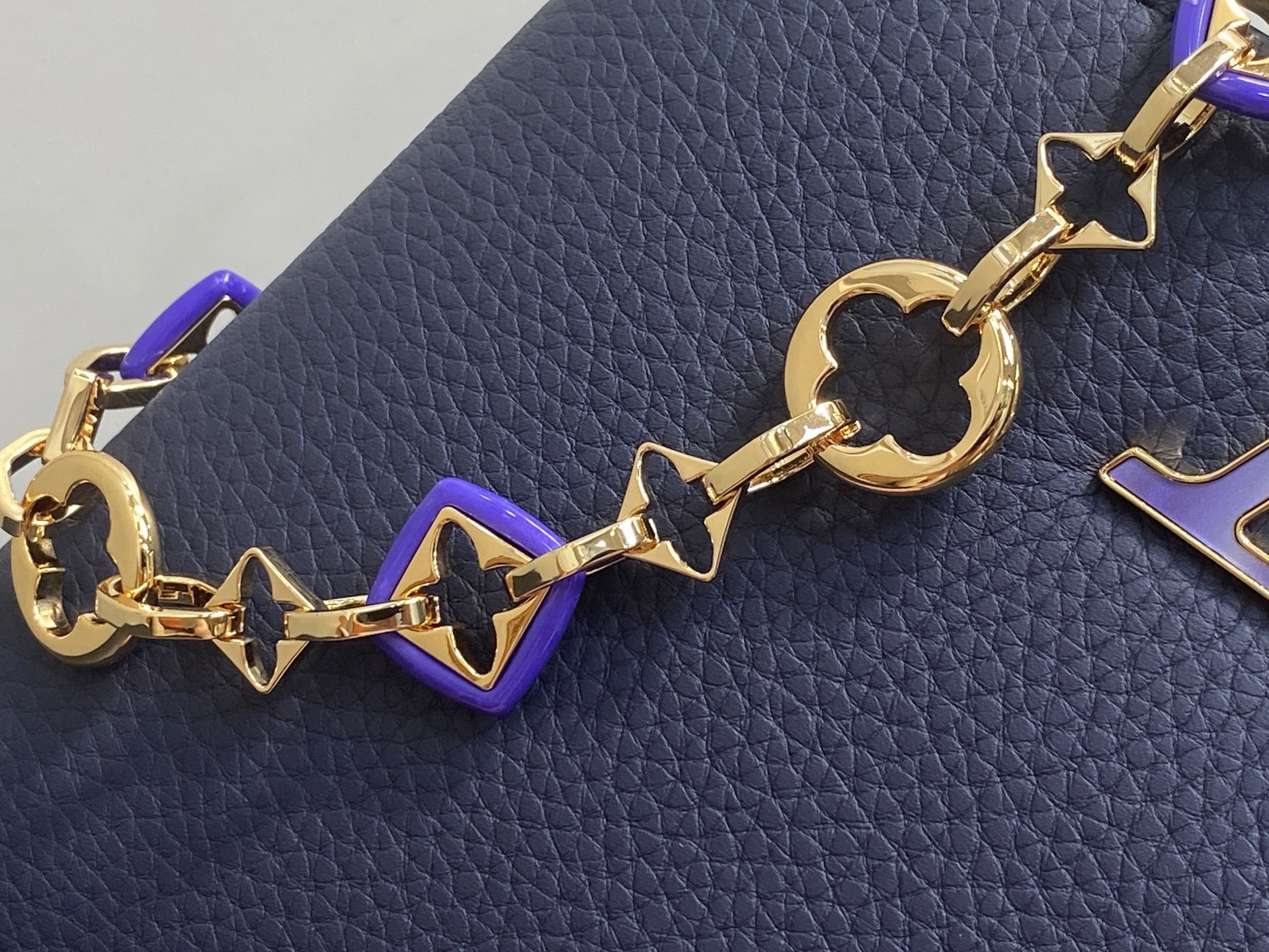 Lou*s Vuitton Capucines(27×18×9 CM)