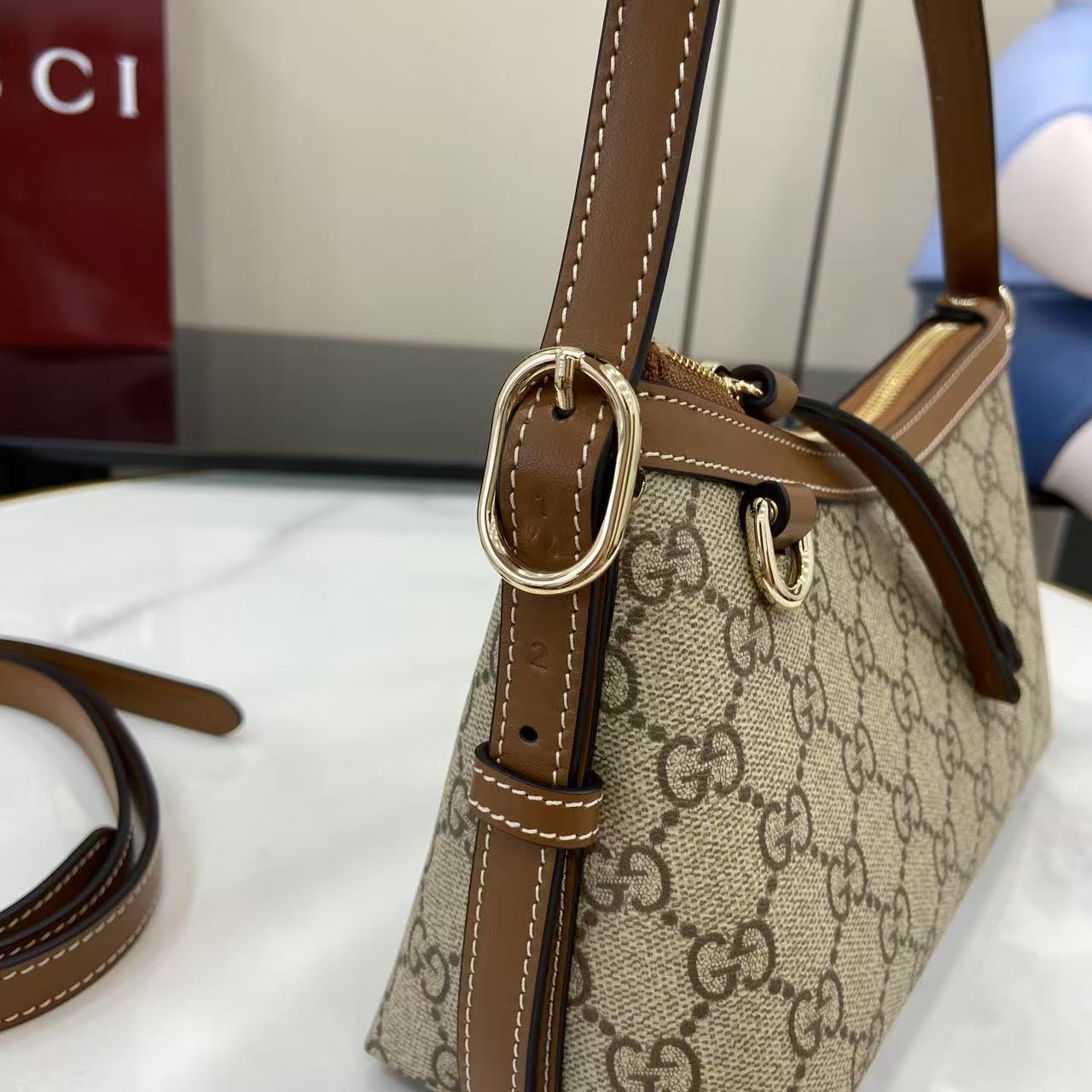 Gucc* GG Emblem Bag(22*14*8CM)