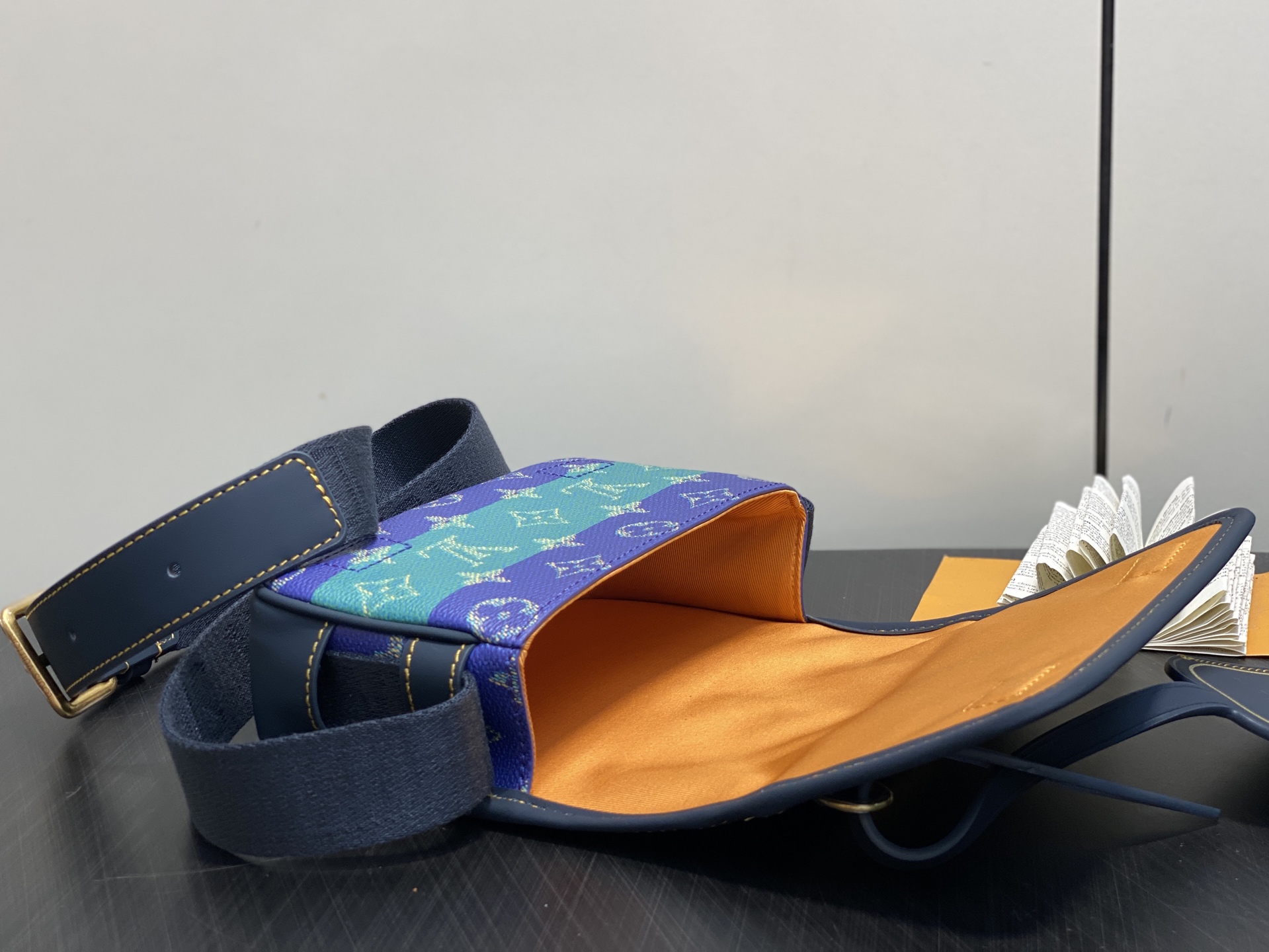 Lou*s Vuitton Bosphore Bag ( 12 x 7 x 19CM)