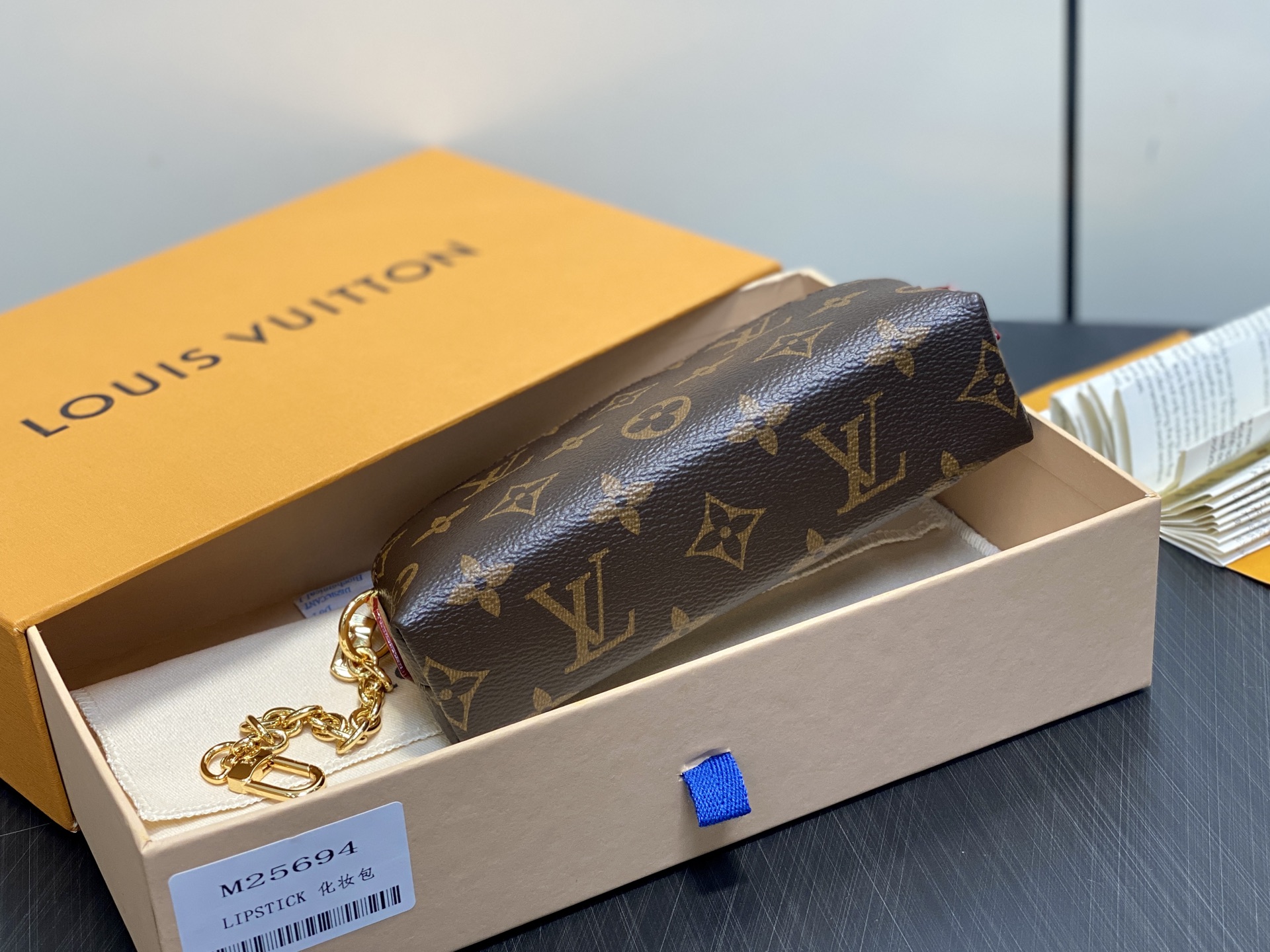 Louis Vu*itton Lipstick Cosmetic Bag(6 x 3.3 x 11CM)